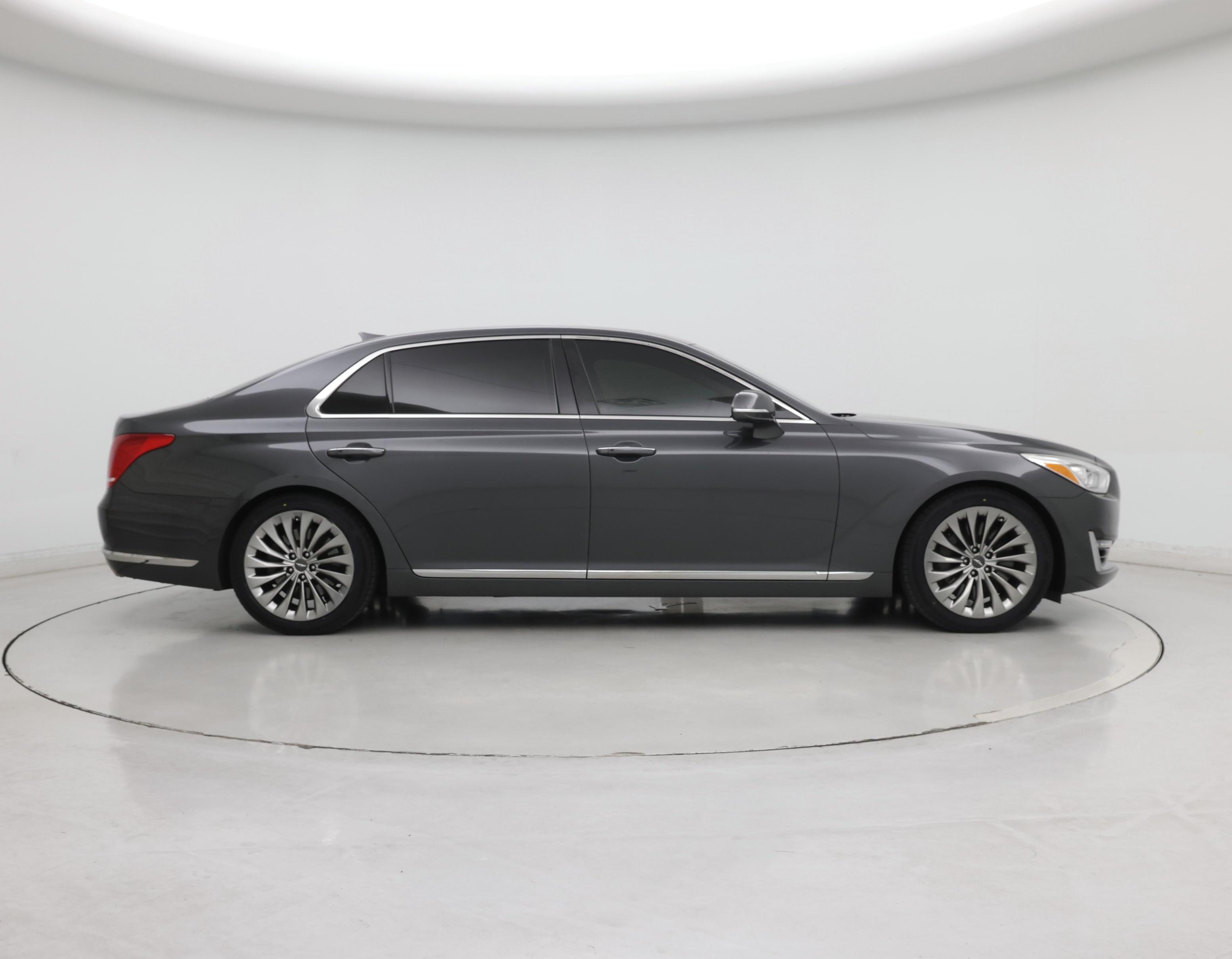 Thumbnail: 2017 Genesis G90 - 7