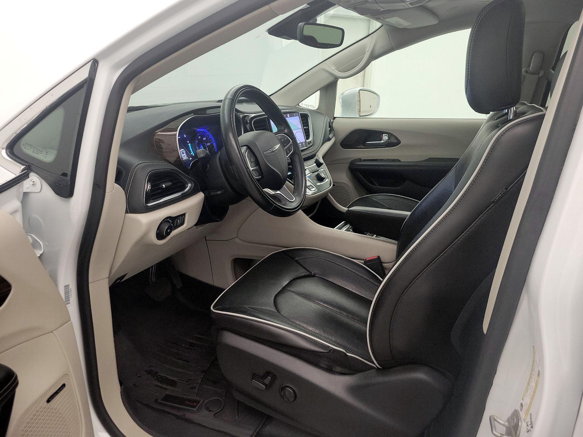 Thumbnail: 2022 Chrysler Pacifica - 11