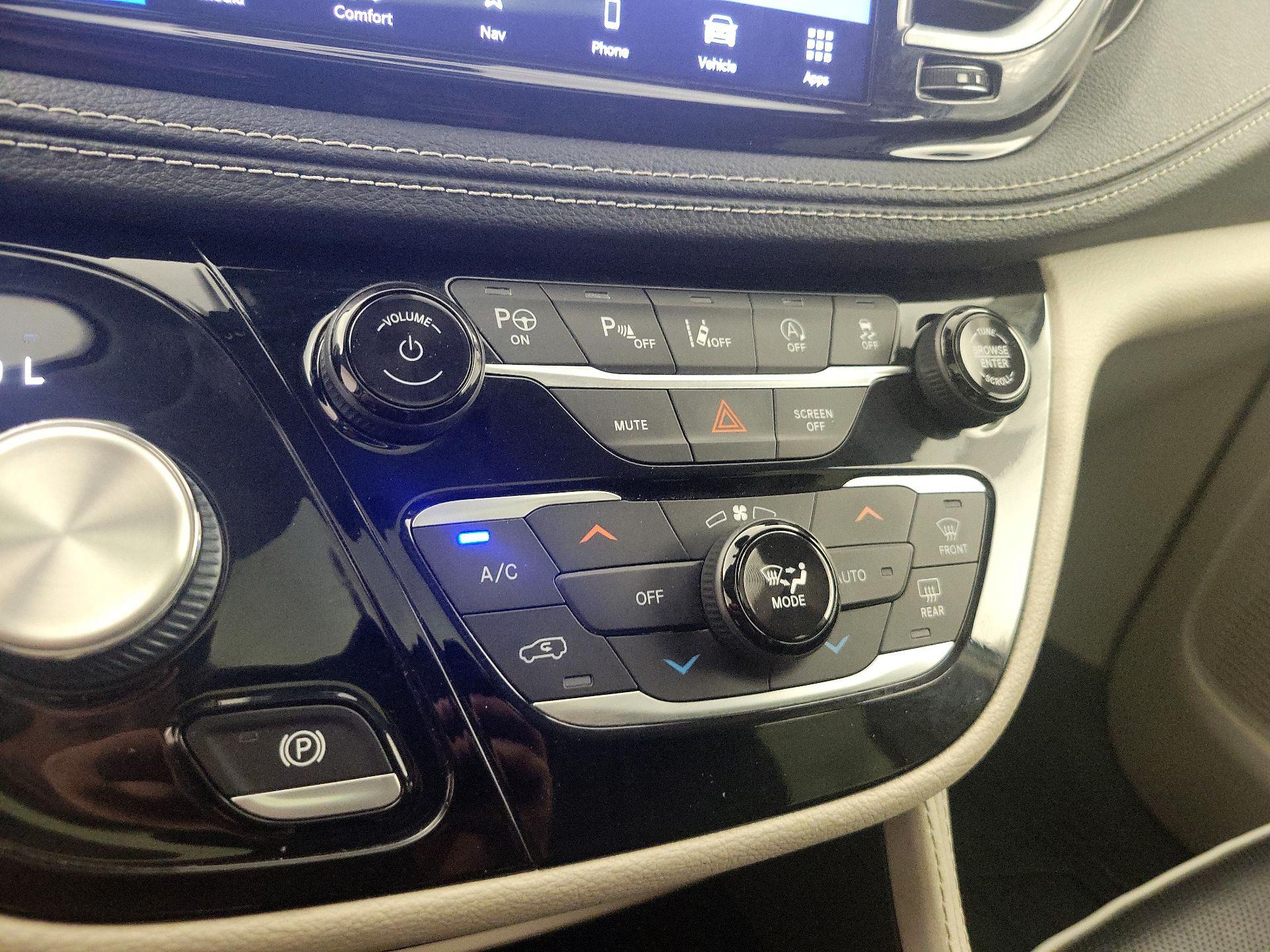 Thumbnail: 2022 Chrysler Pacifica - 17