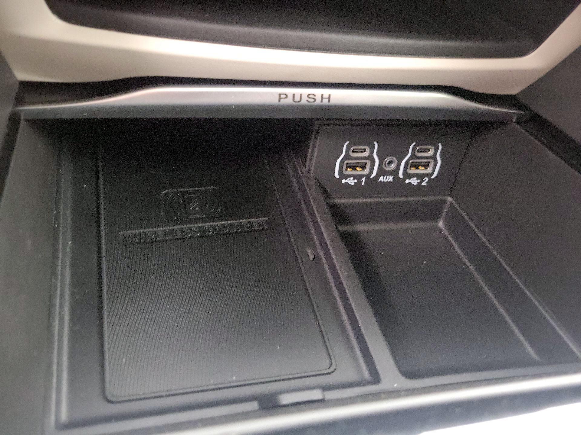 Thumbnail: 2022 Chrysler Pacifica - 19