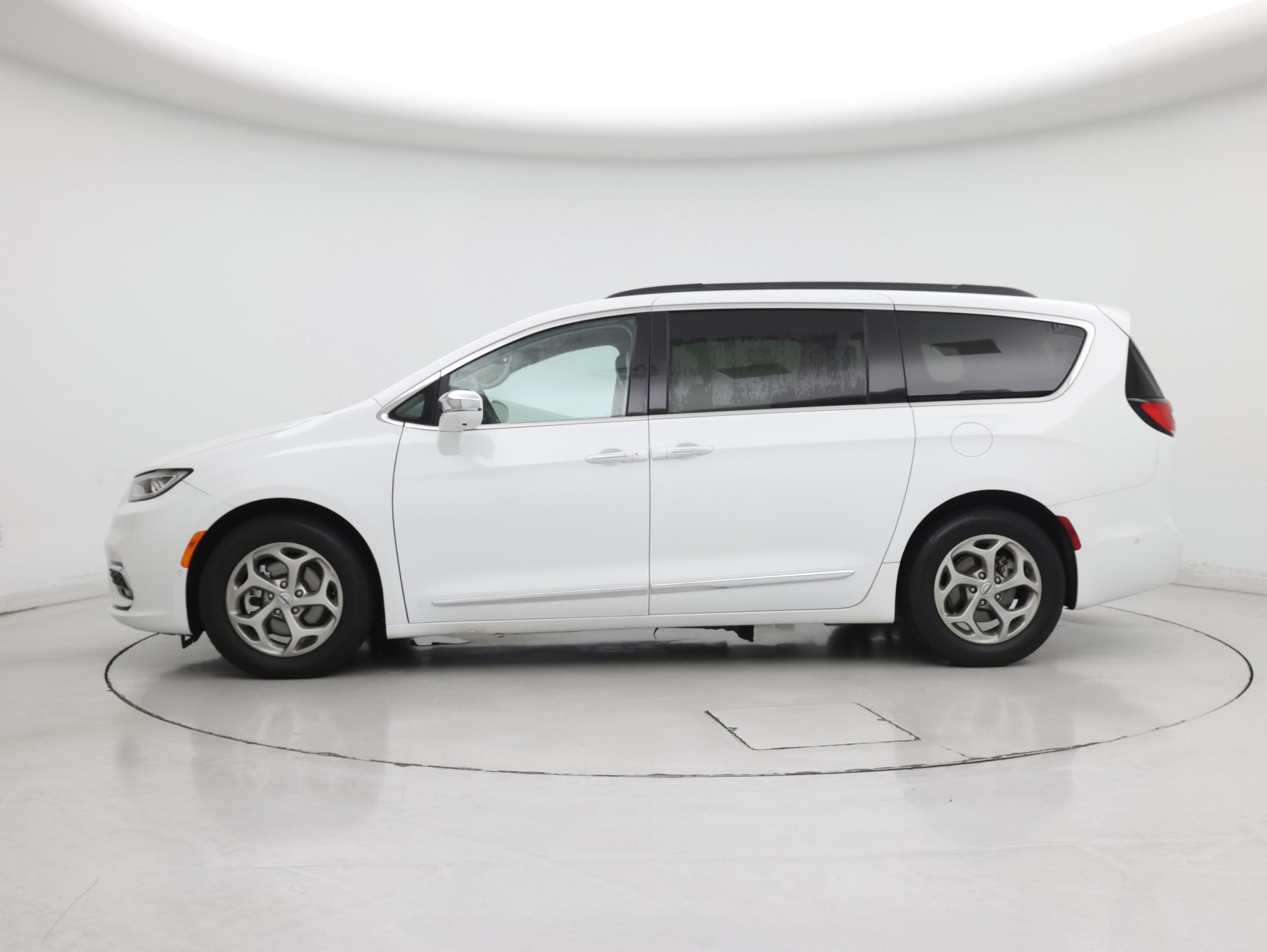 Thumbnail: 2022 Chrysler Pacifica - 3