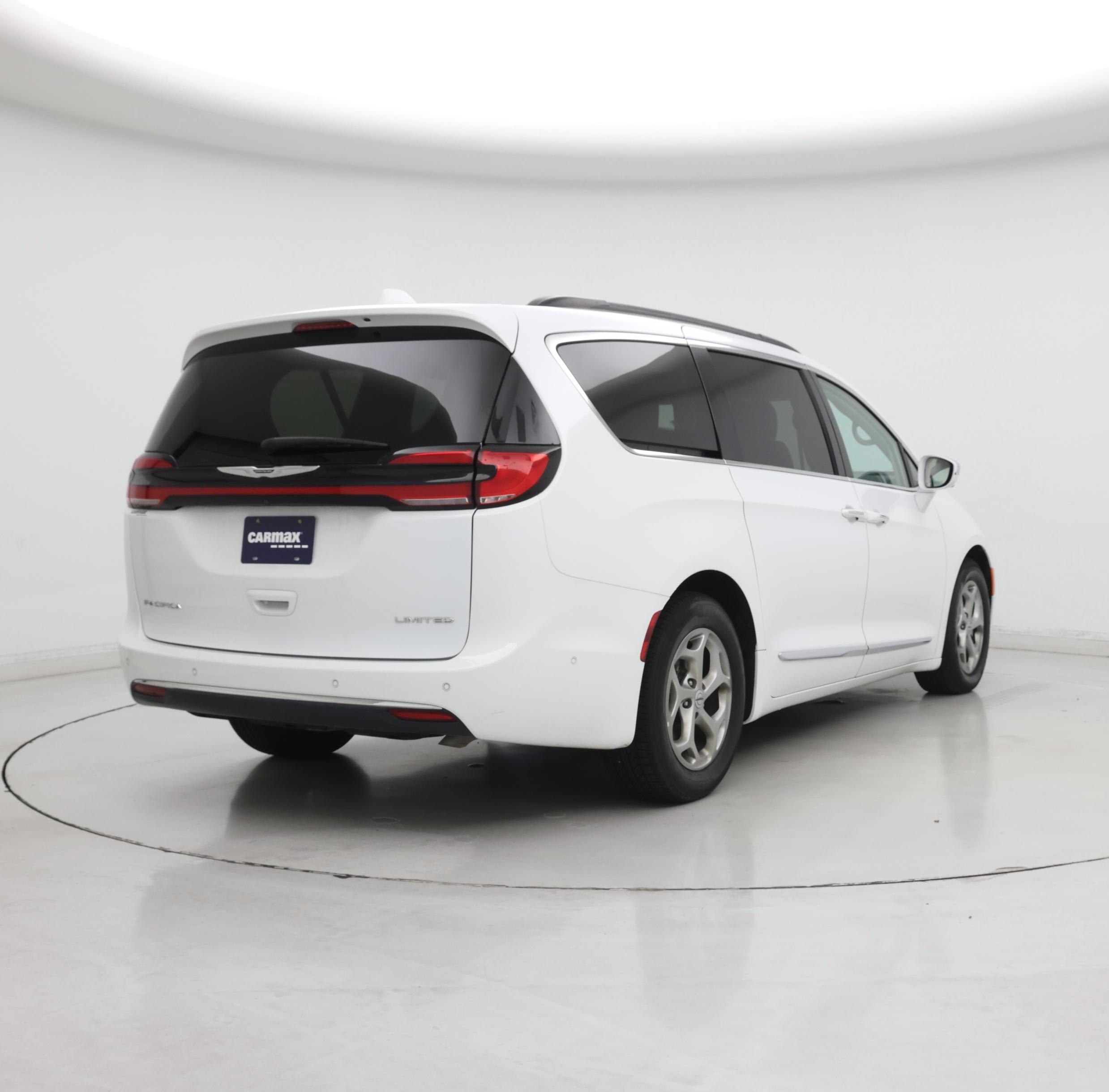 Thumbnail: 2022 Chrysler Pacifica - 8