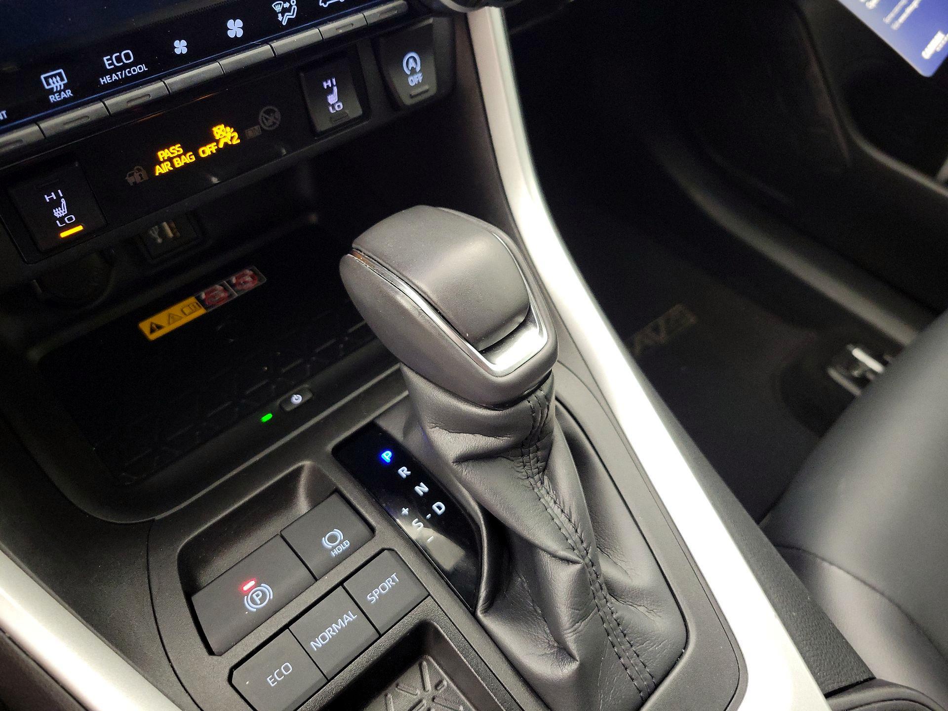 Thumbnail: 2024 Toyota RAV4 - 17