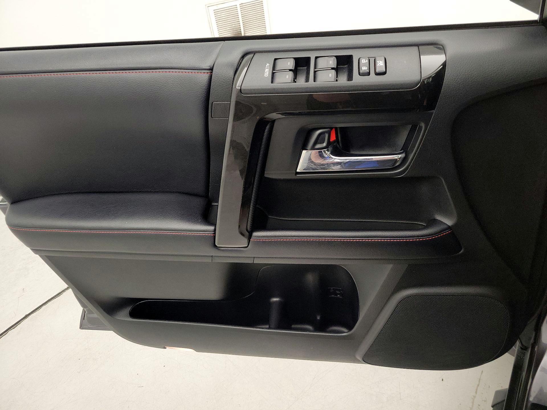 Thumbnail: 2019 Toyota 4Runner - 12