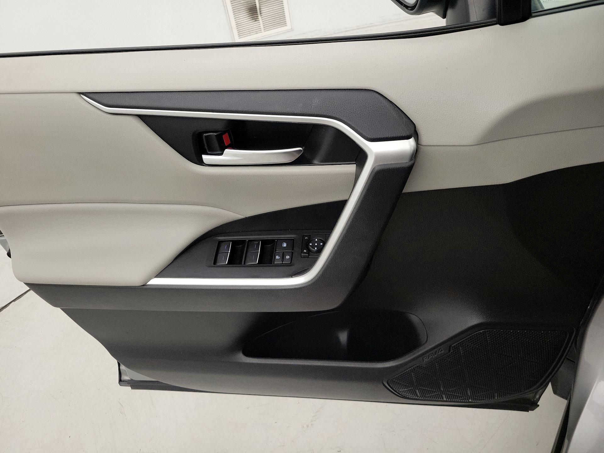 Thumbnail: 2022 Toyota RAV4 - 12