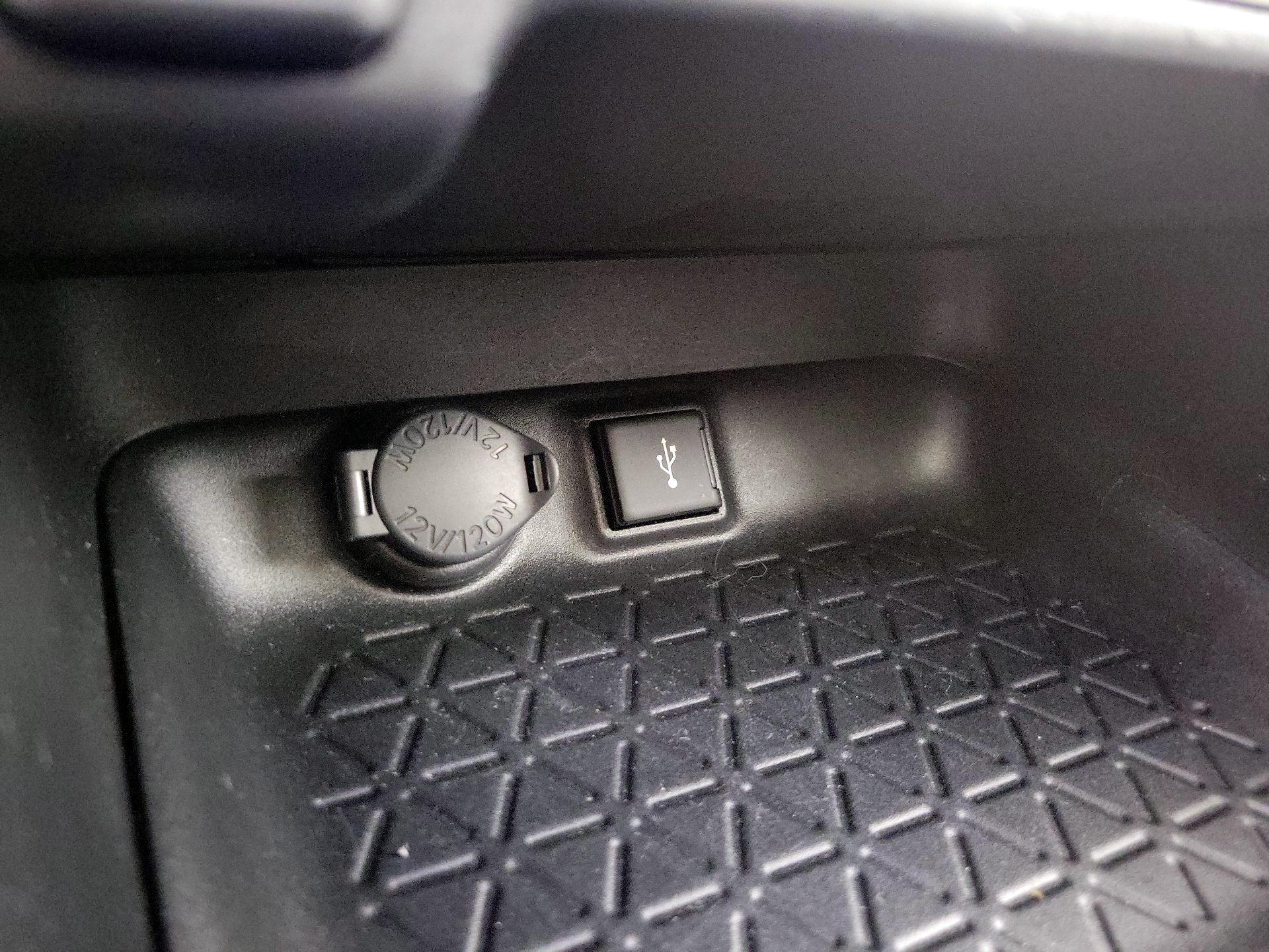 Thumbnail: 2022 Toyota RAV4 - 18