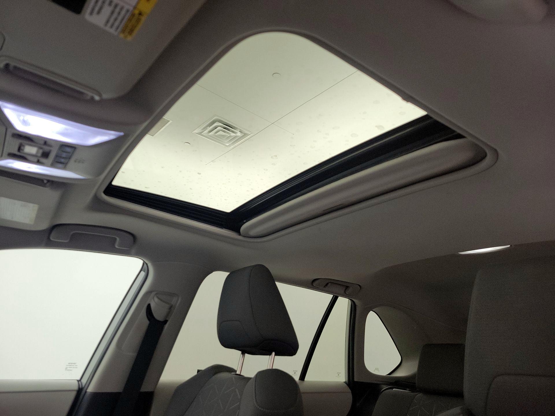 Thumbnail: 2022 Toyota RAV4 - 19