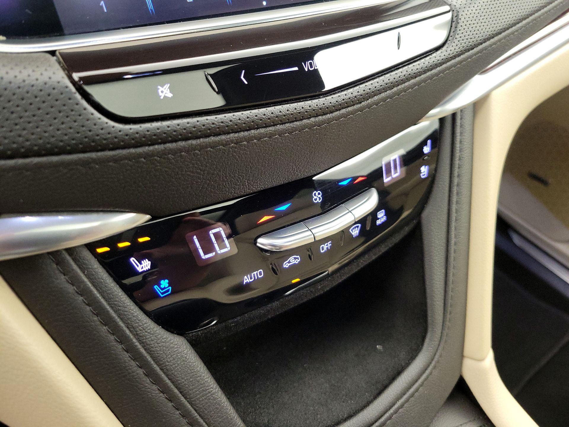 Thumbnail: 2019 Cadillac XT5 - 17