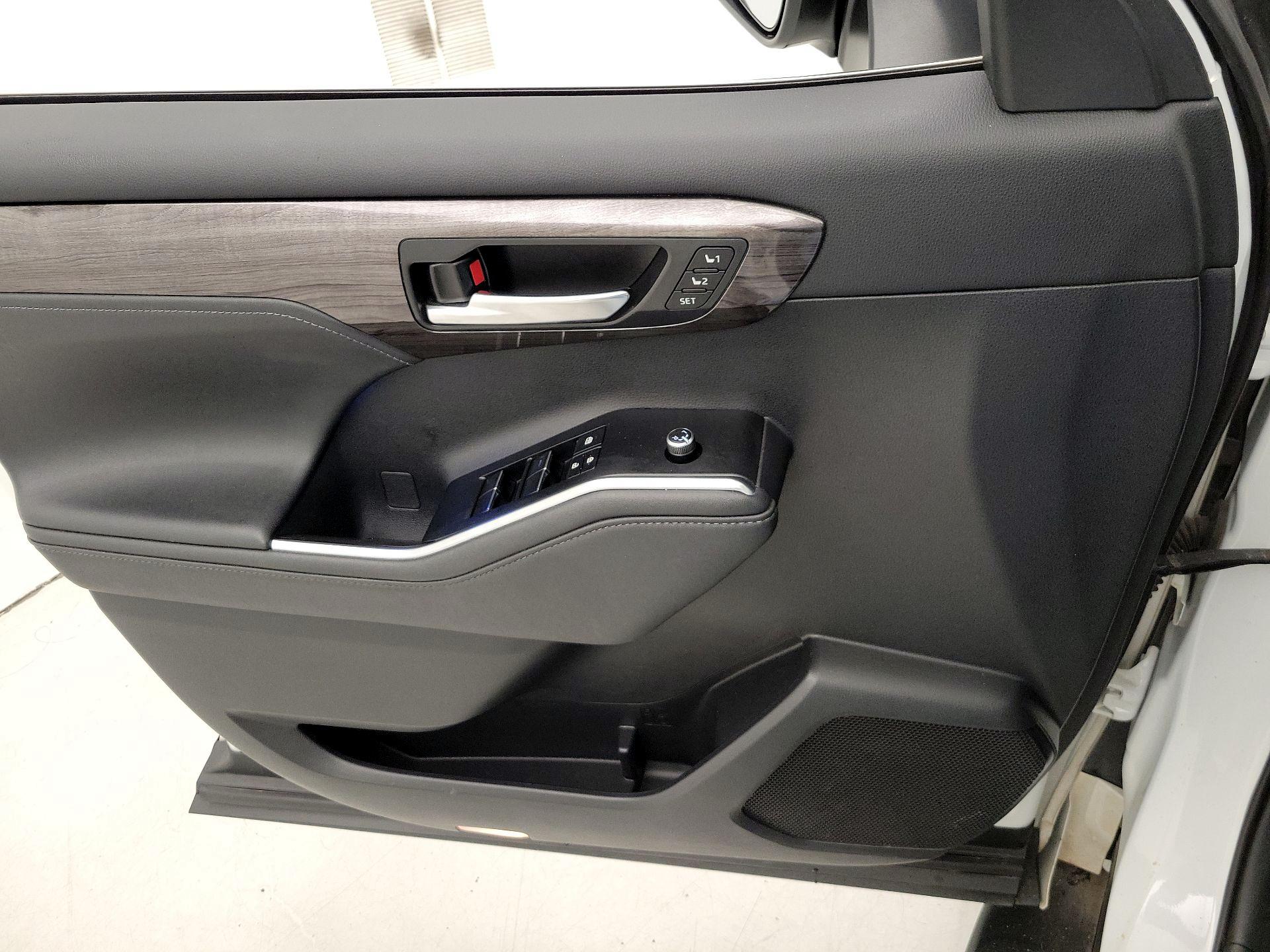 Thumbnail: 2021 Toyota Highlander - 12