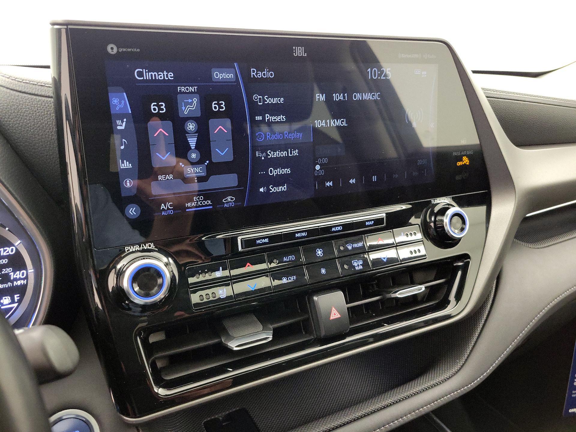 Thumbnail: 2021 Toyota Highlander - 16