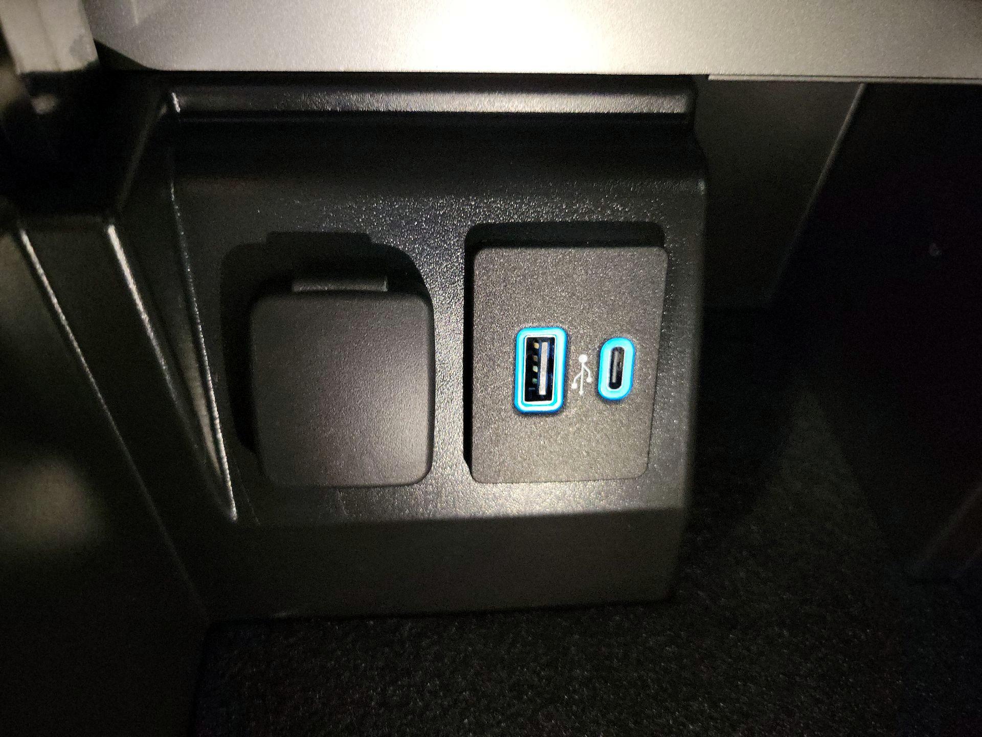 Thumbnail: 2022 Ford Explorer - 19