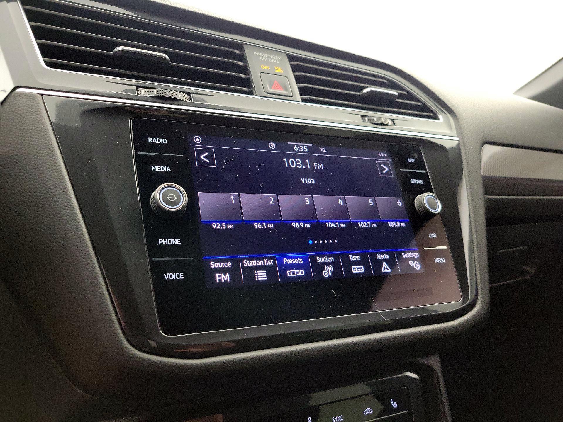 Thumbnail: 2023 Volkswagen Tiguan - 15