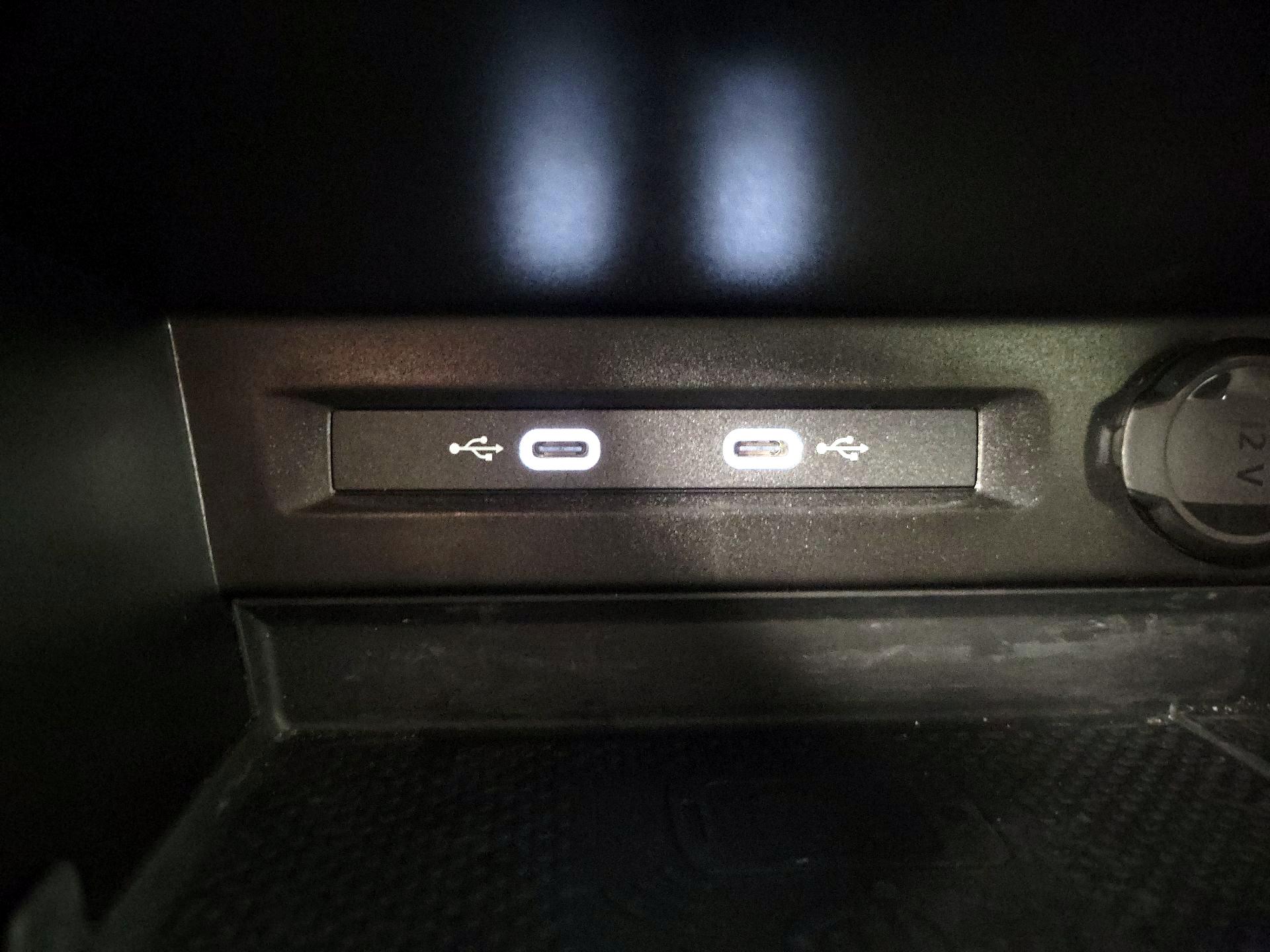 Thumbnail: 2023 Volkswagen Tiguan - 18