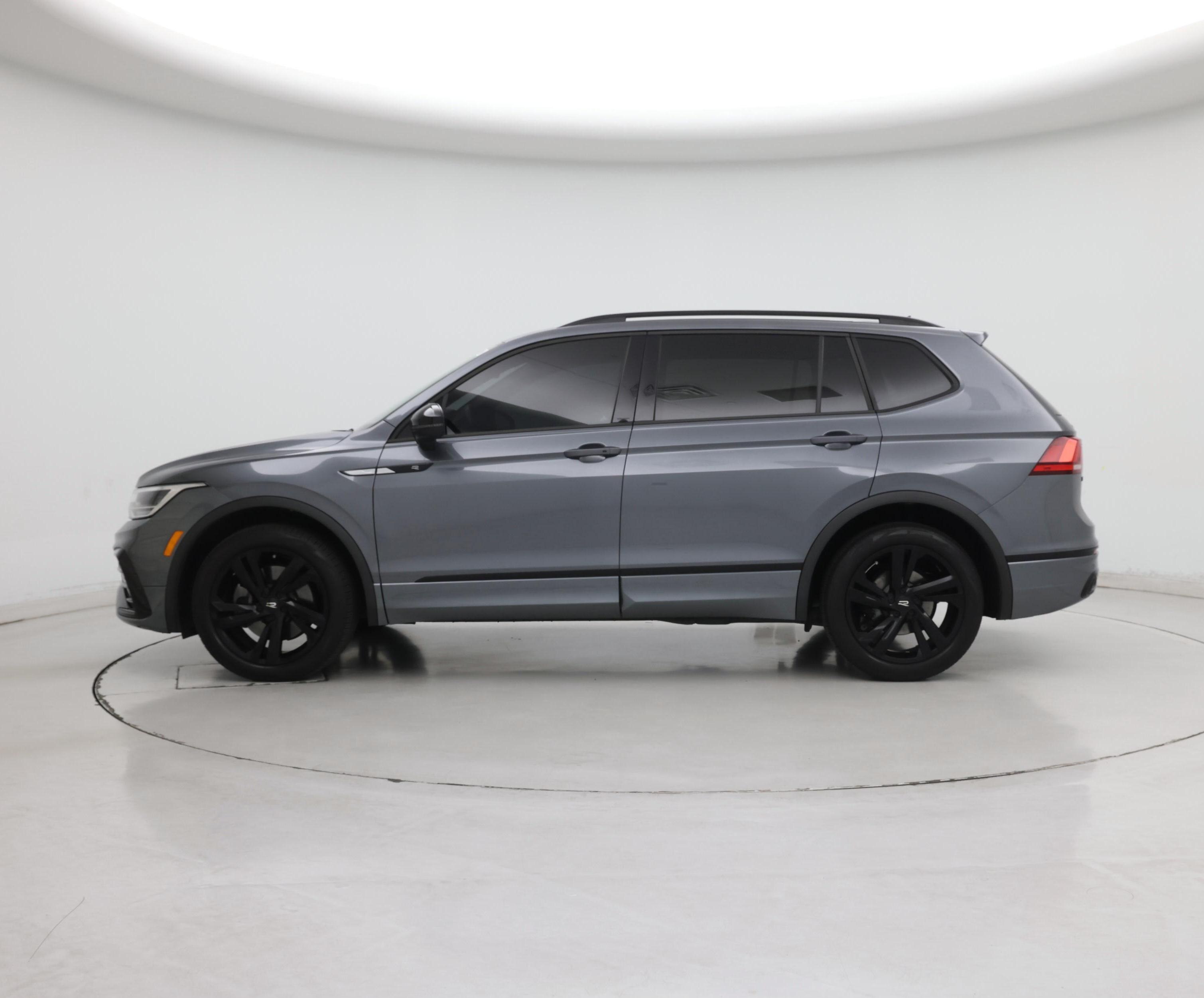 Thumbnail: 2023 Volkswagen Tiguan - 3