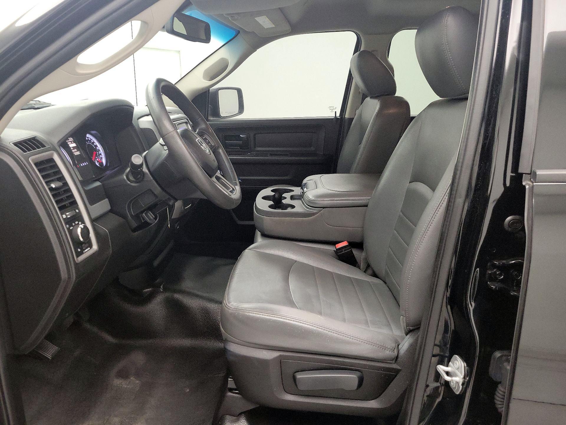 Thumbnail: 2020 RAM 1500 Classic - 11