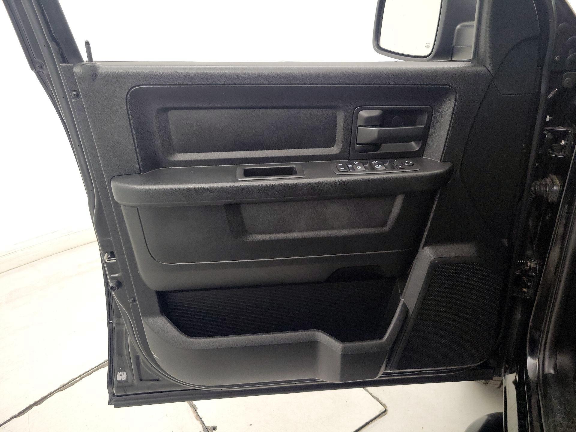 Thumbnail: 2020 RAM 1500 Classic - 12