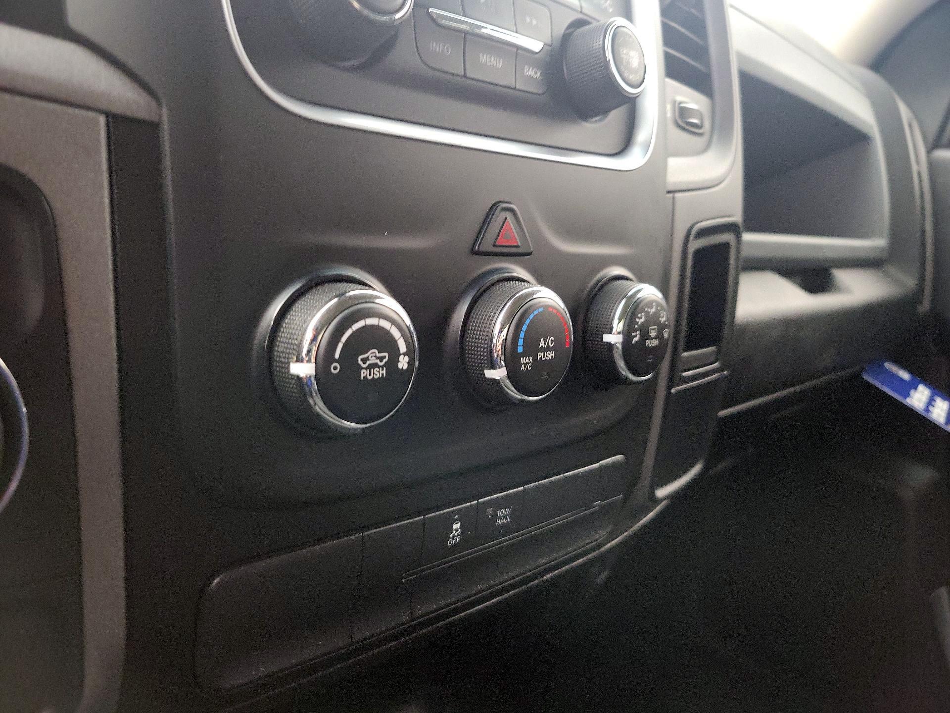 Thumbnail: 2020 RAM 1500 Classic - 16