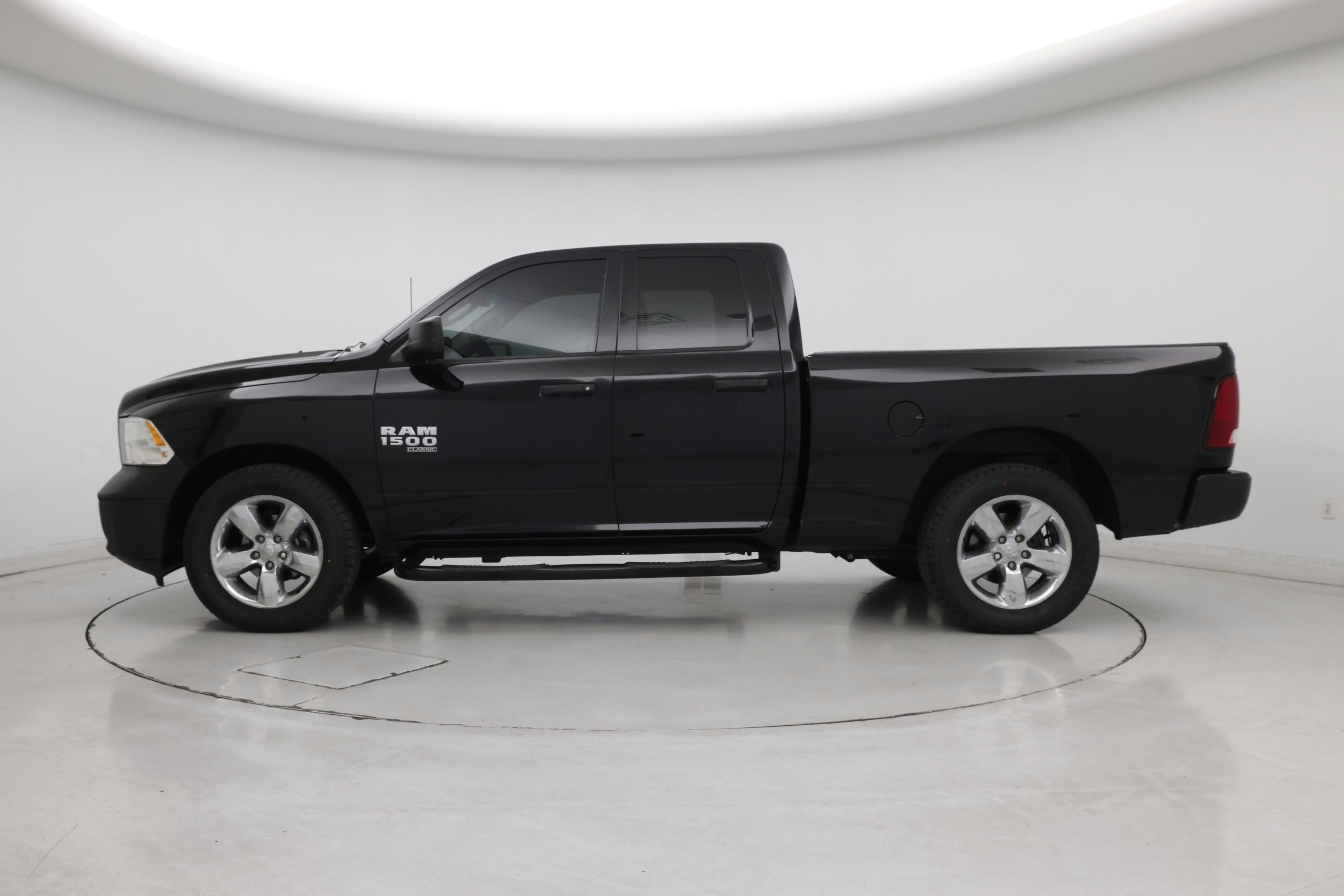 Thumbnail: 2020 RAM 1500 Classic - 3