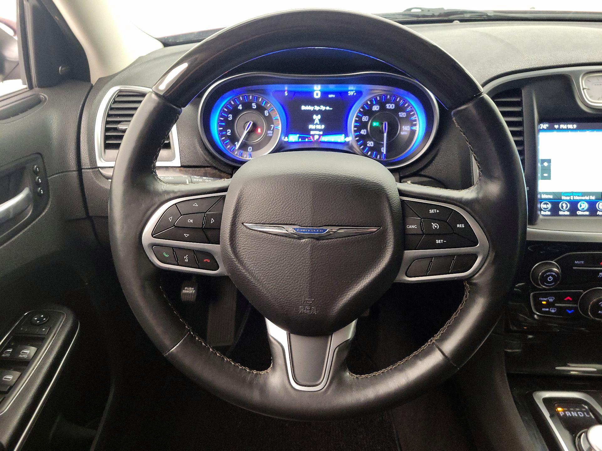 Thumbnail: 2019 Chrysler 300 - 10