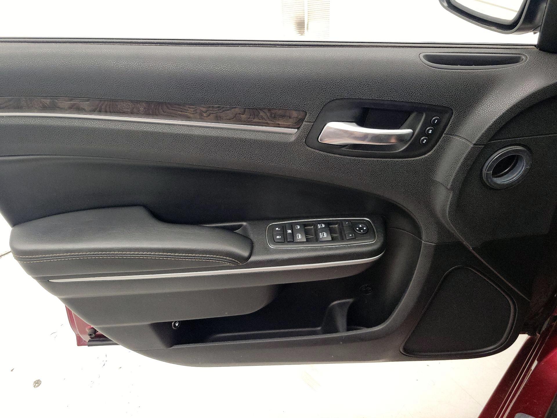 Thumbnail: 2019 Chrysler 300 - 12