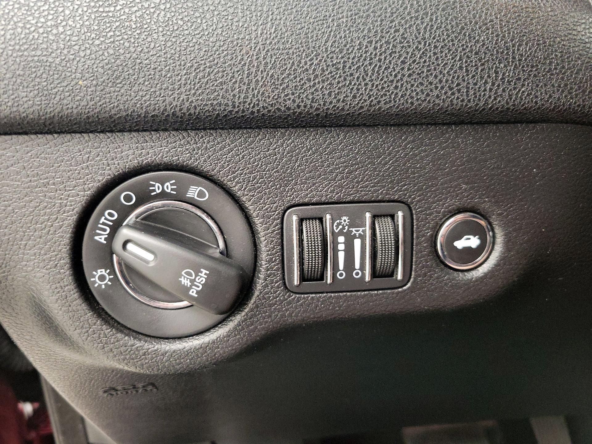 Thumbnail: 2019 Chrysler 300 - 13