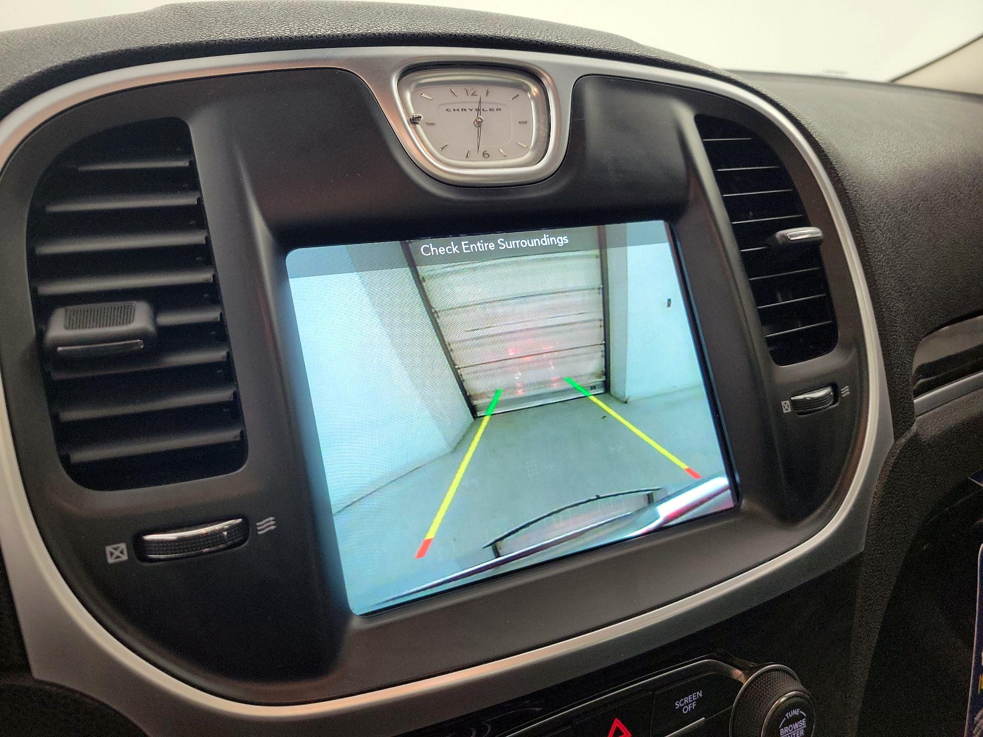 Thumbnail: 2019 Chrysler 300 - 15