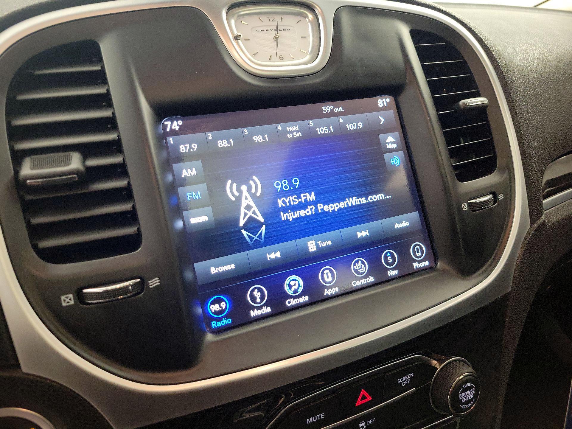 Thumbnail: 2019 Chrysler 300 - 16