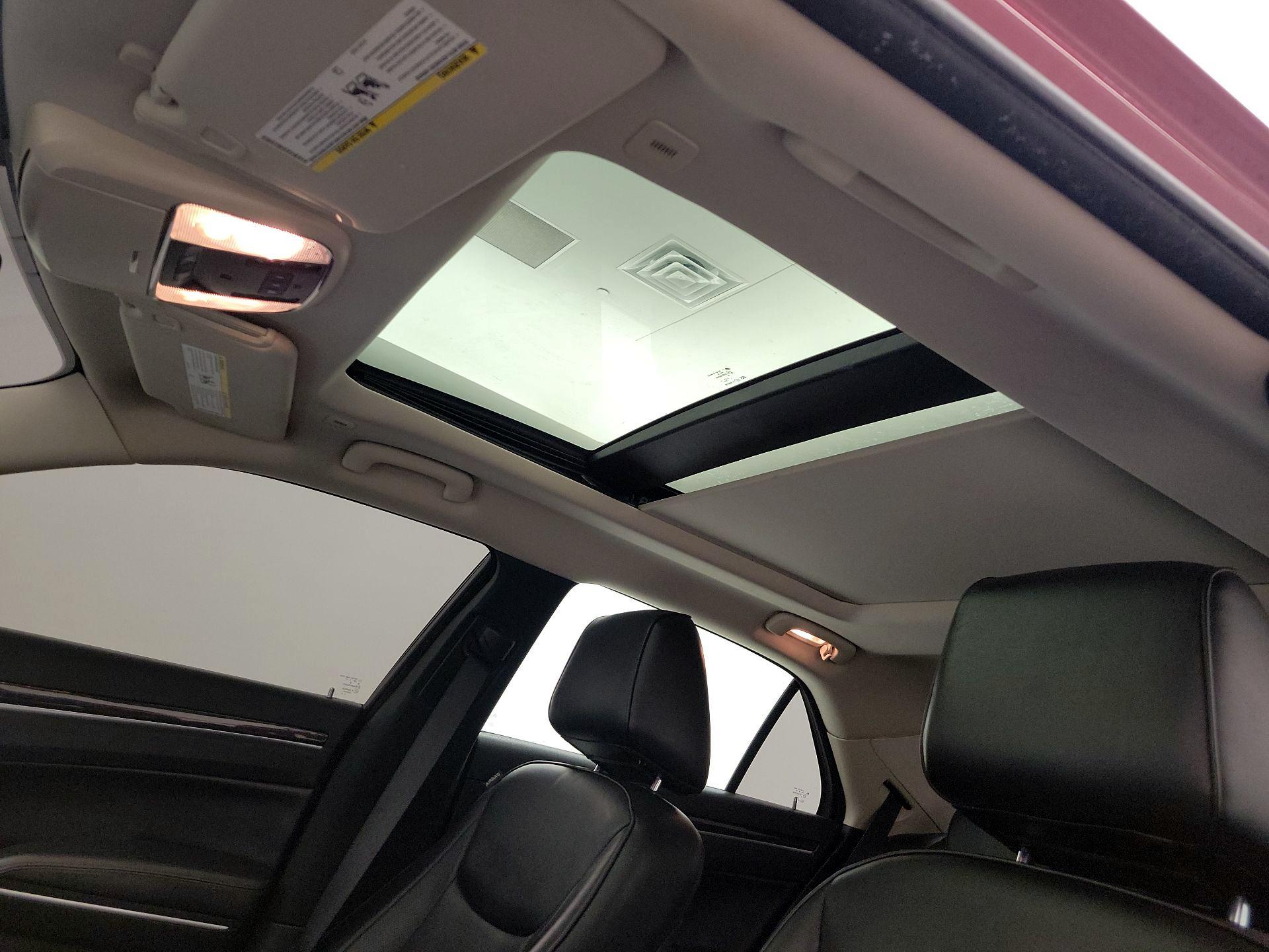 Thumbnail: 2019 Chrysler 300 - 20