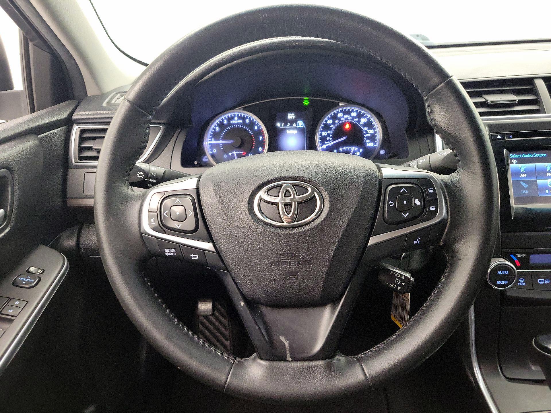 Thumbnail: 2015 Toyota Camry - 10