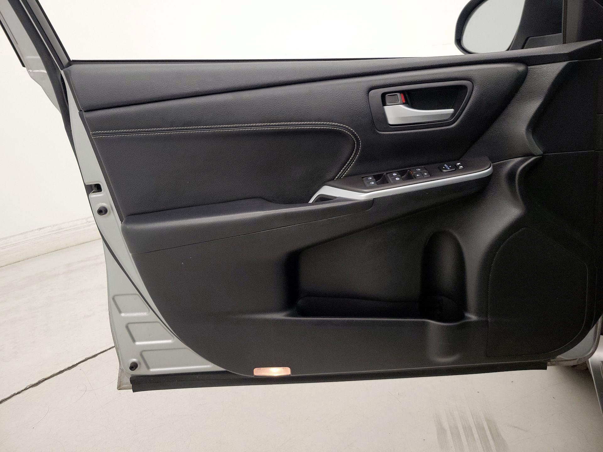 Thumbnail: 2015 Toyota Camry - 12