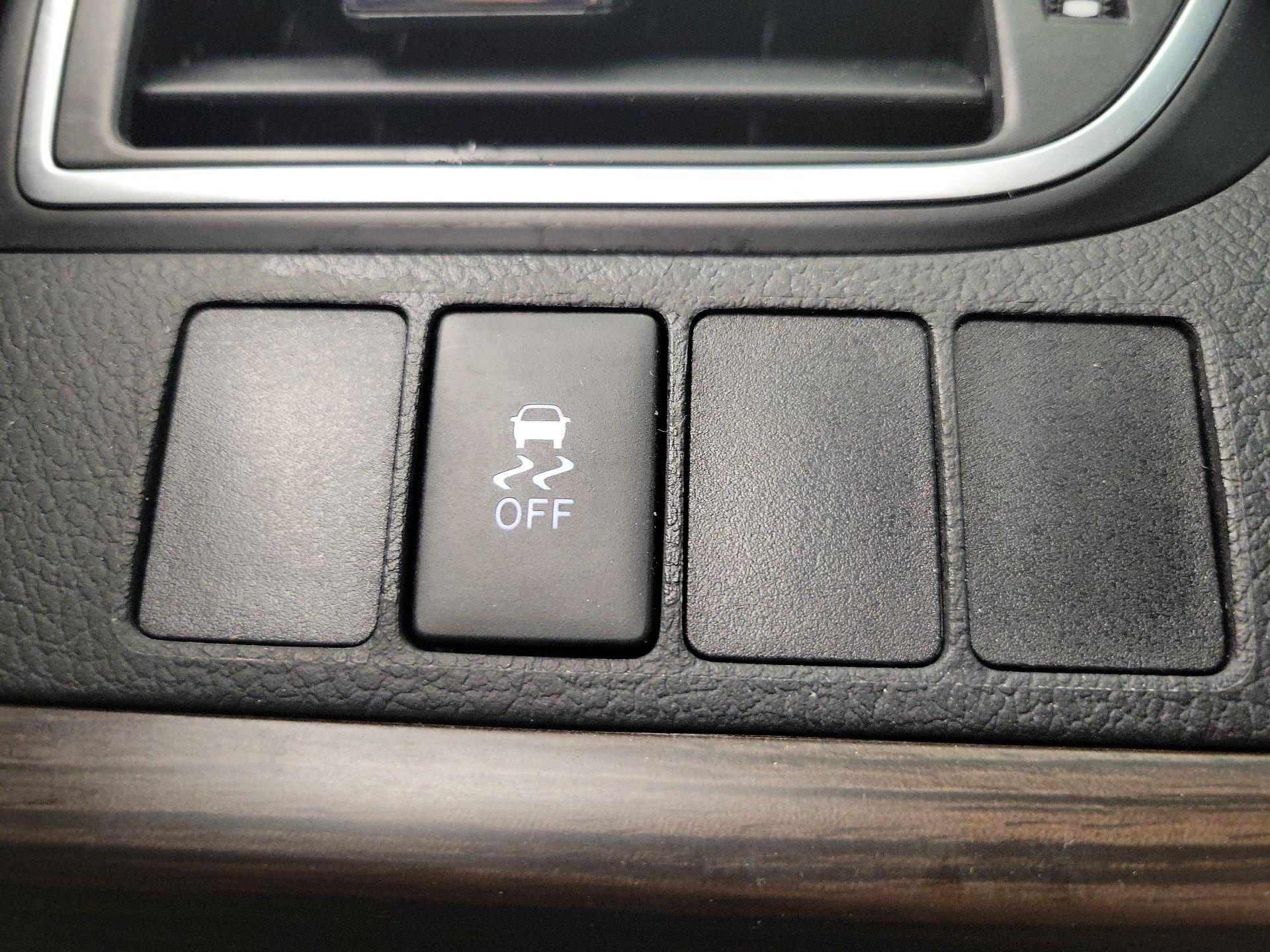 Thumbnail: 2015 Toyota Camry - 13