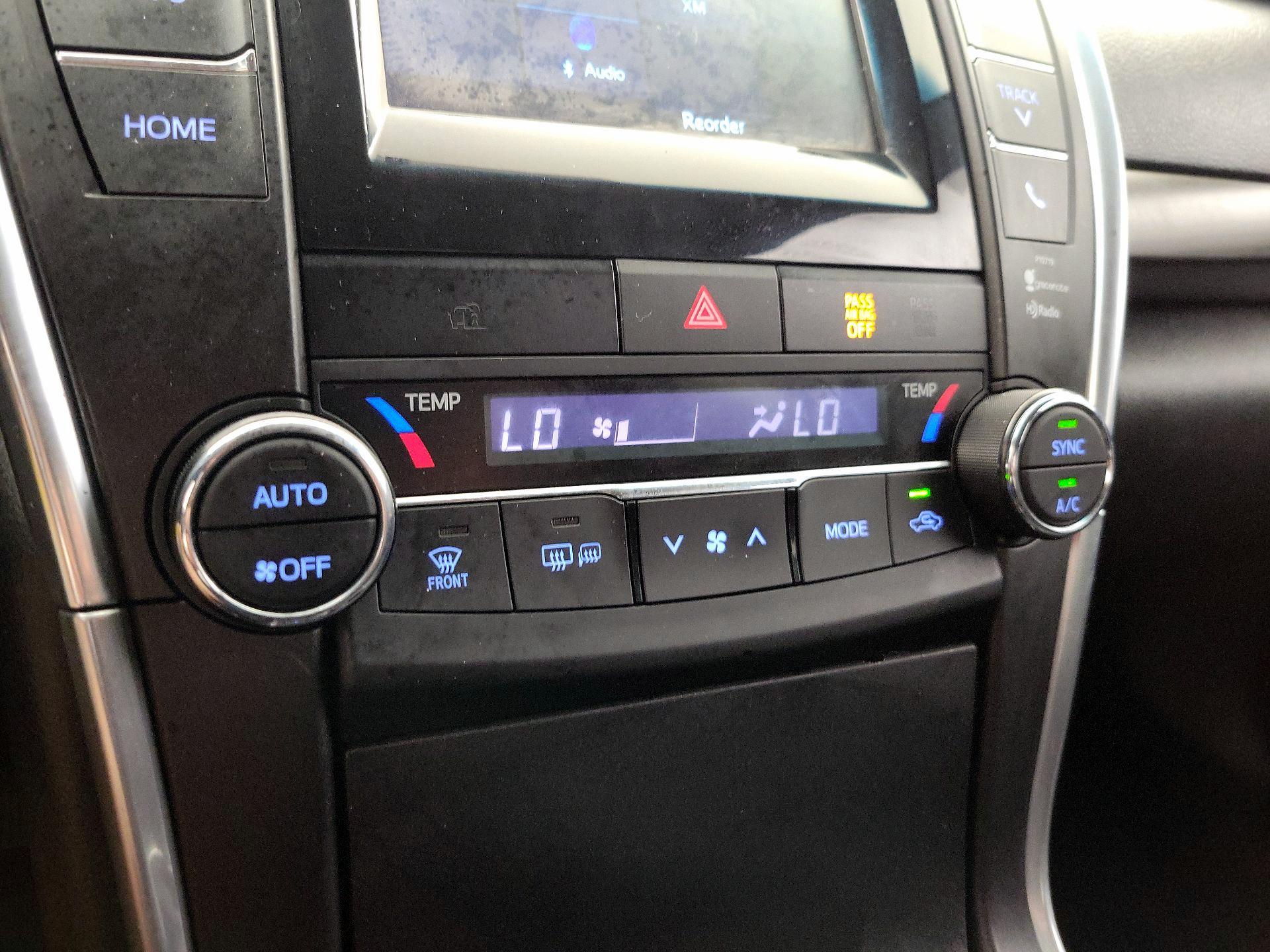 Thumbnail: 2015 Toyota Camry - 16