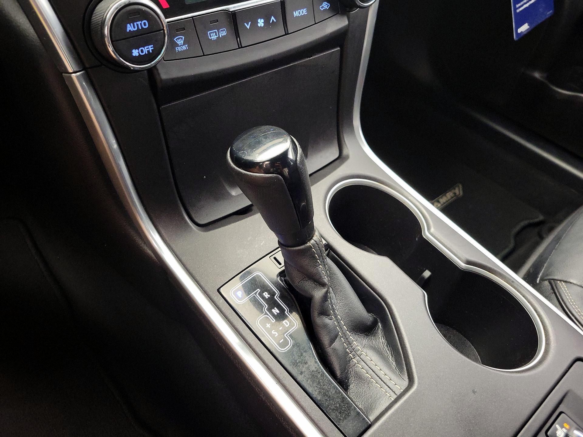 Thumbnail: 2015 Toyota Camry - 17