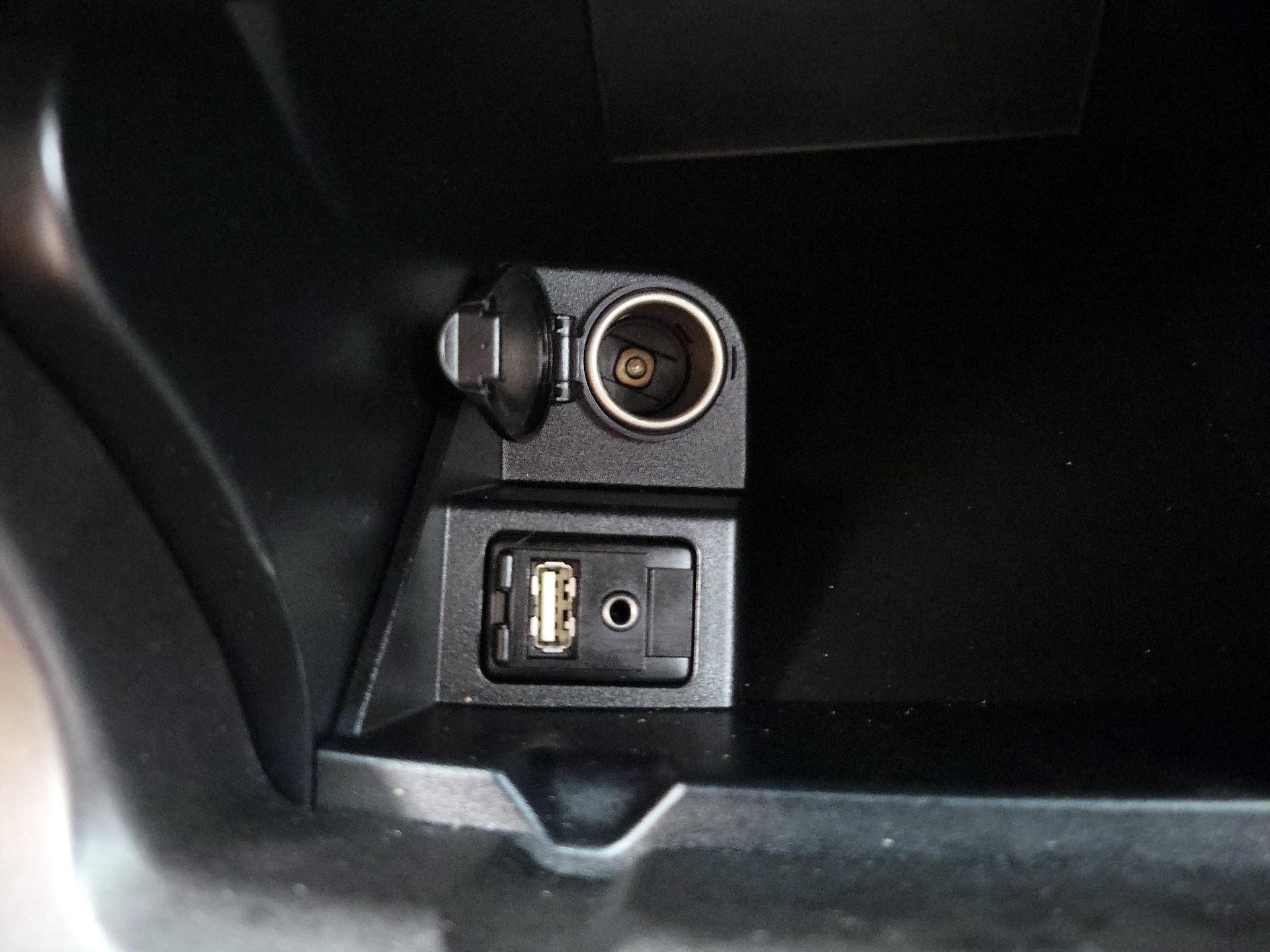 Thumbnail: 2015 Toyota Camry - 18