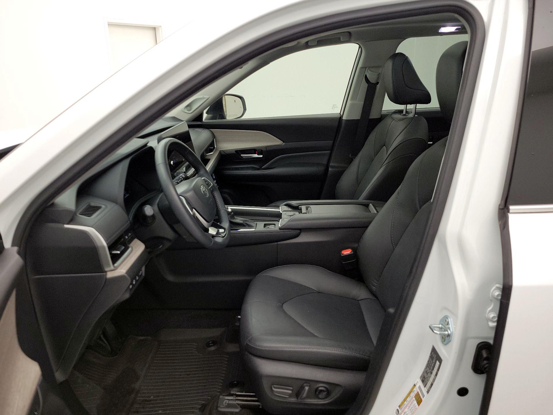 Thumbnail: 2024 Toyota Highlander - 11