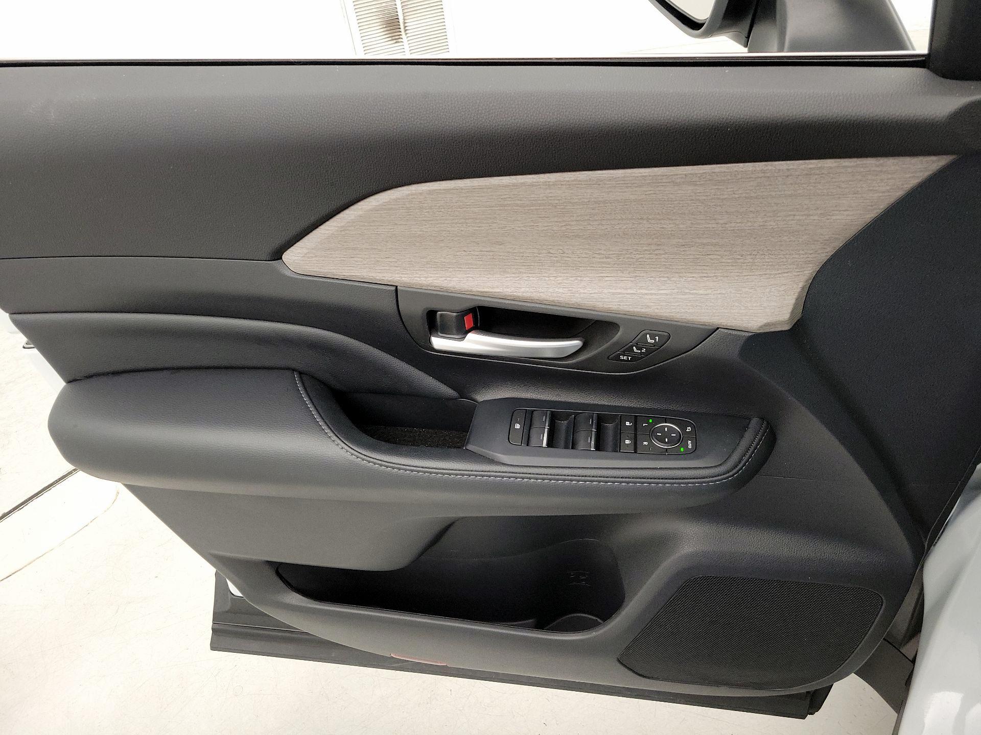 Thumbnail: 2024 Toyota Highlander - 12