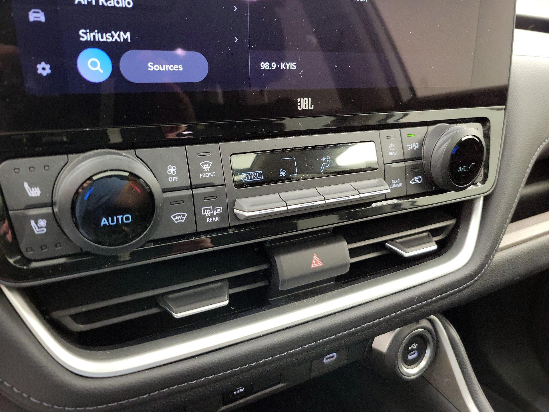 Thumbnail: 2024 Toyota Highlander - 16