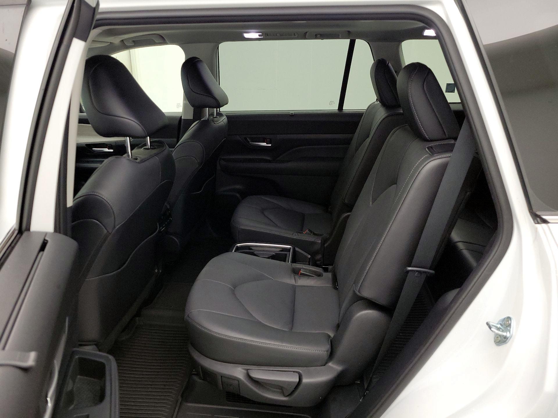 Thumbnail: 2024 Toyota Highlander - 20