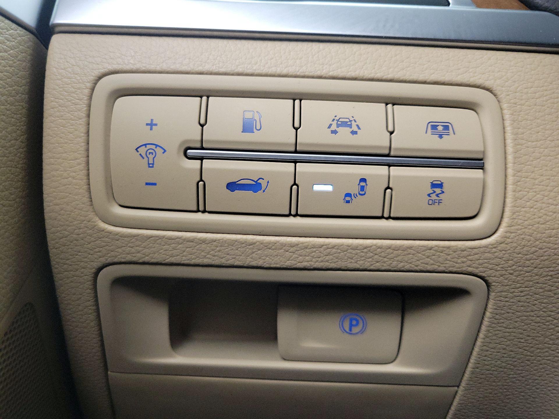 Thumbnail: 2016 Hyundai Genesis - 13