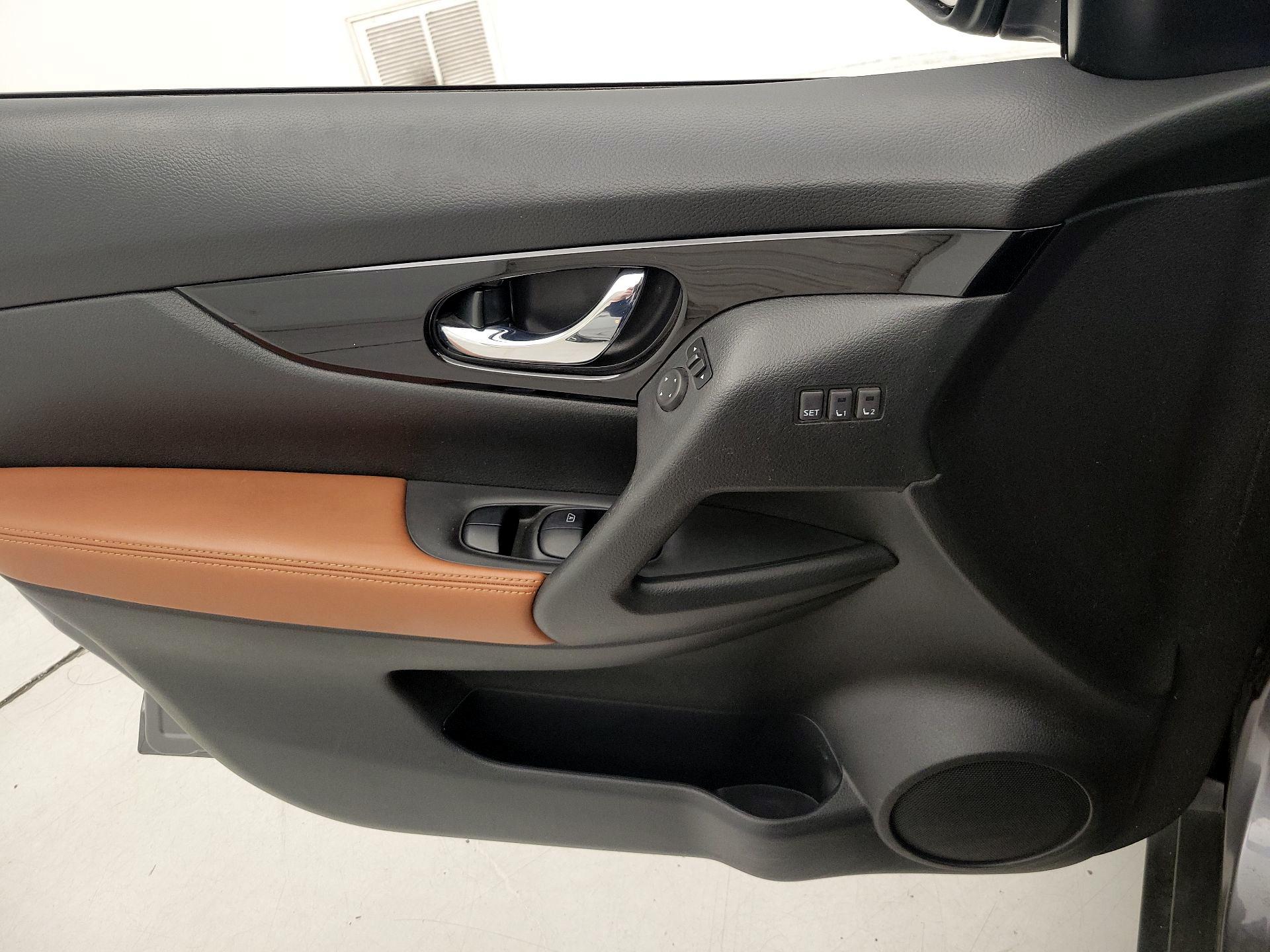 Thumbnail: 2018 Nissan Rogue - 12