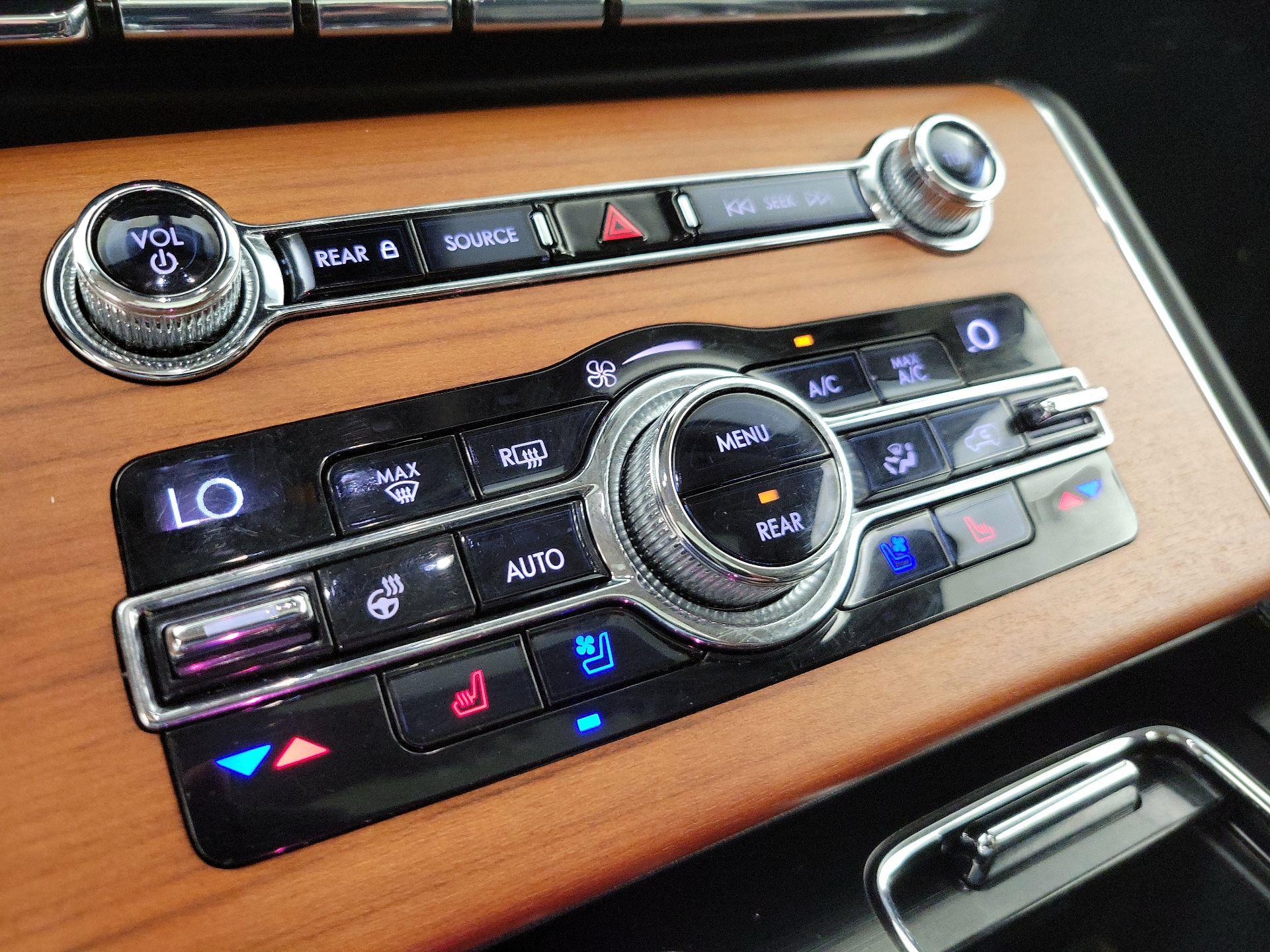 Thumbnail: 2020 Lincoln Aviator - 17