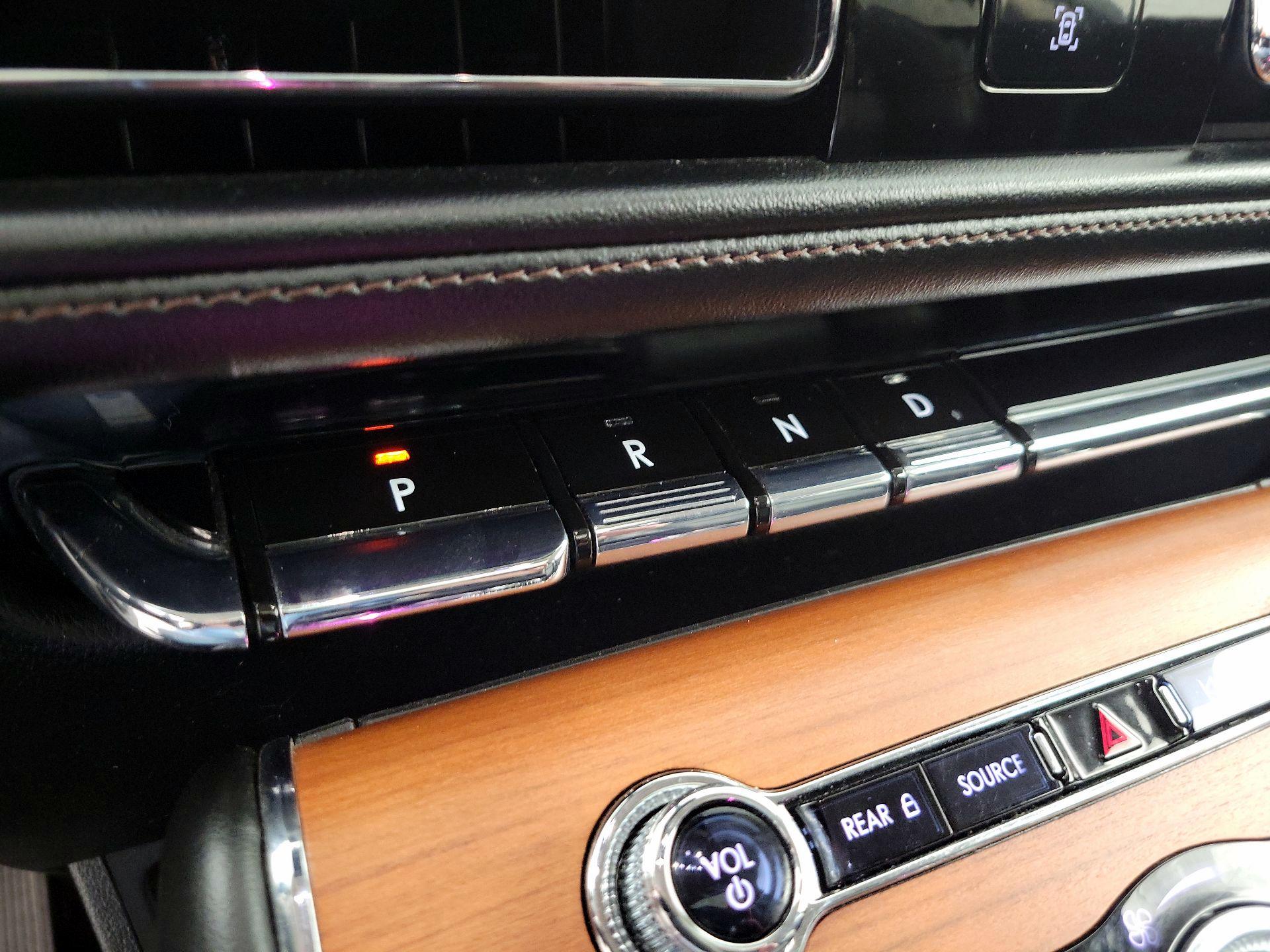 Thumbnail: 2020 Lincoln Aviator - 18