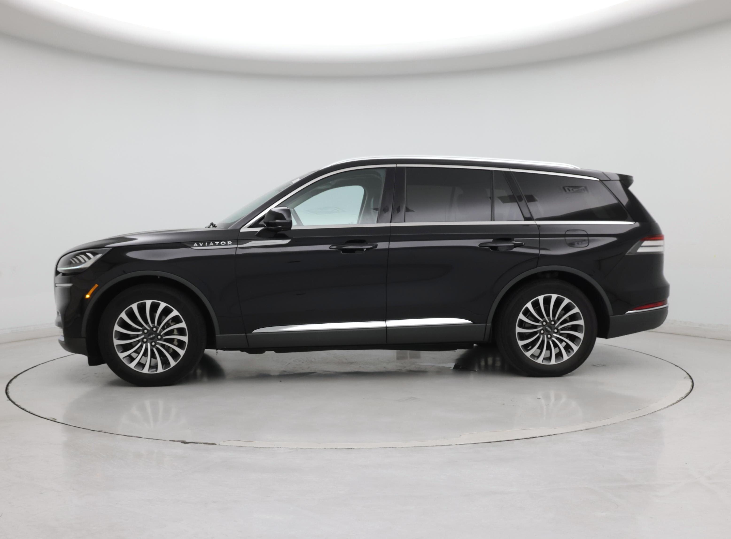Thumbnail: 2020 Lincoln Aviator - 3