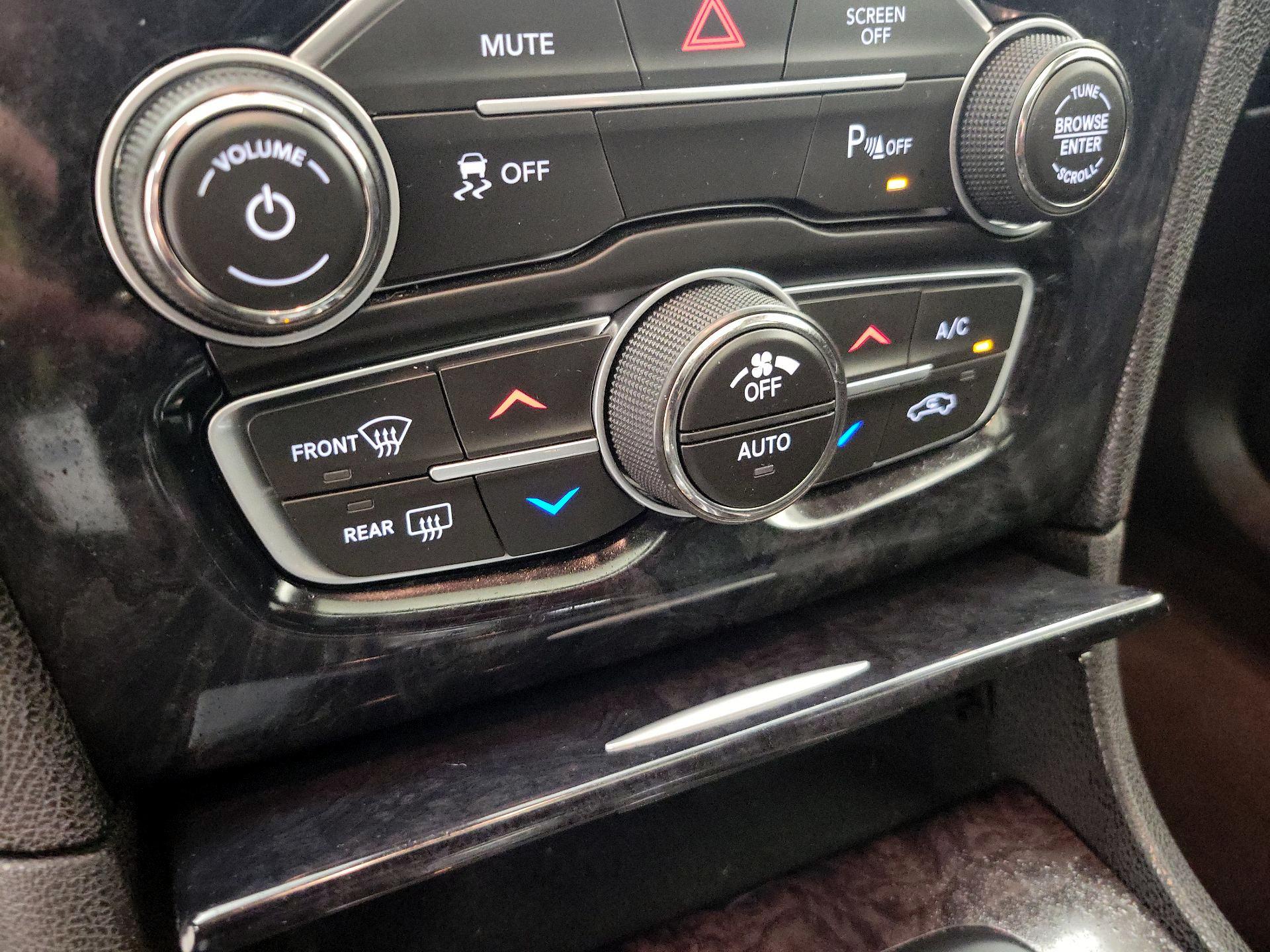 Thumbnail: 2021 Chrysler 300 - 17