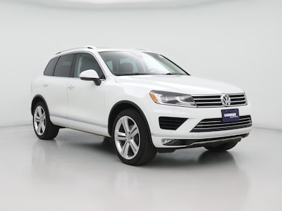 White 2017 Volkswagen Touareg Executive