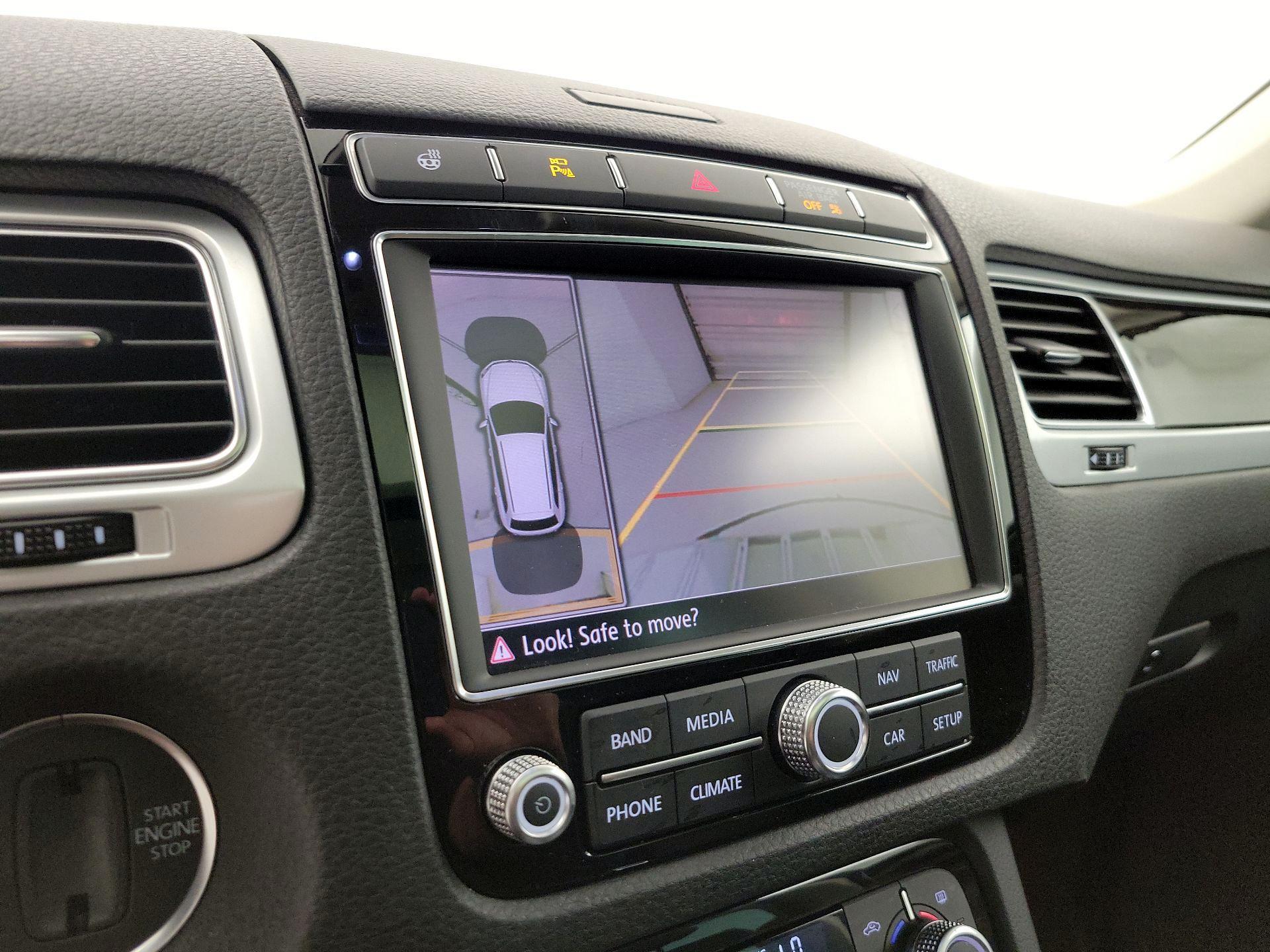 Thumbnail: 2017 Volkswagen Touareg - 15