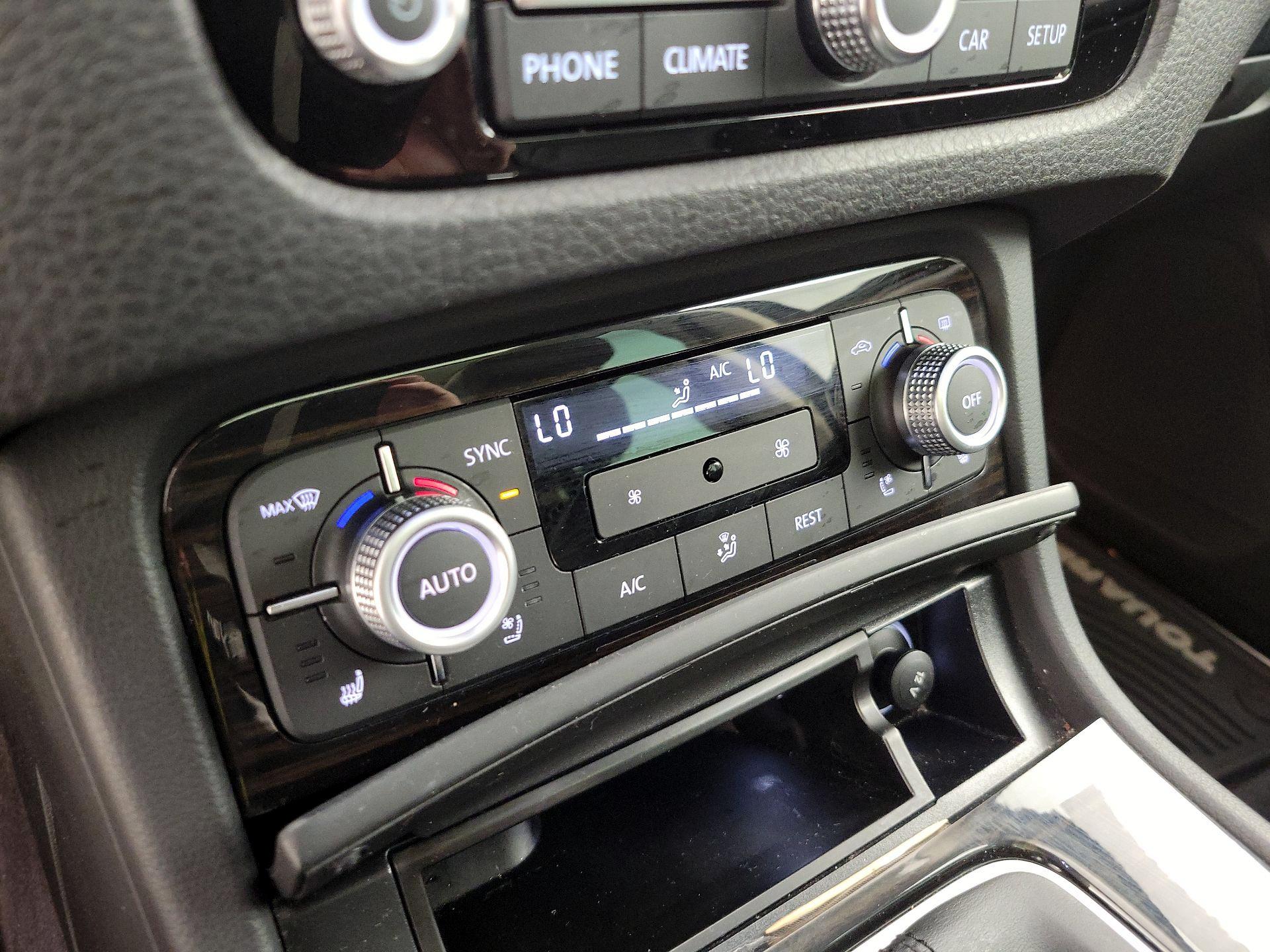 Thumbnail: 2017 Volkswagen Touareg - 17