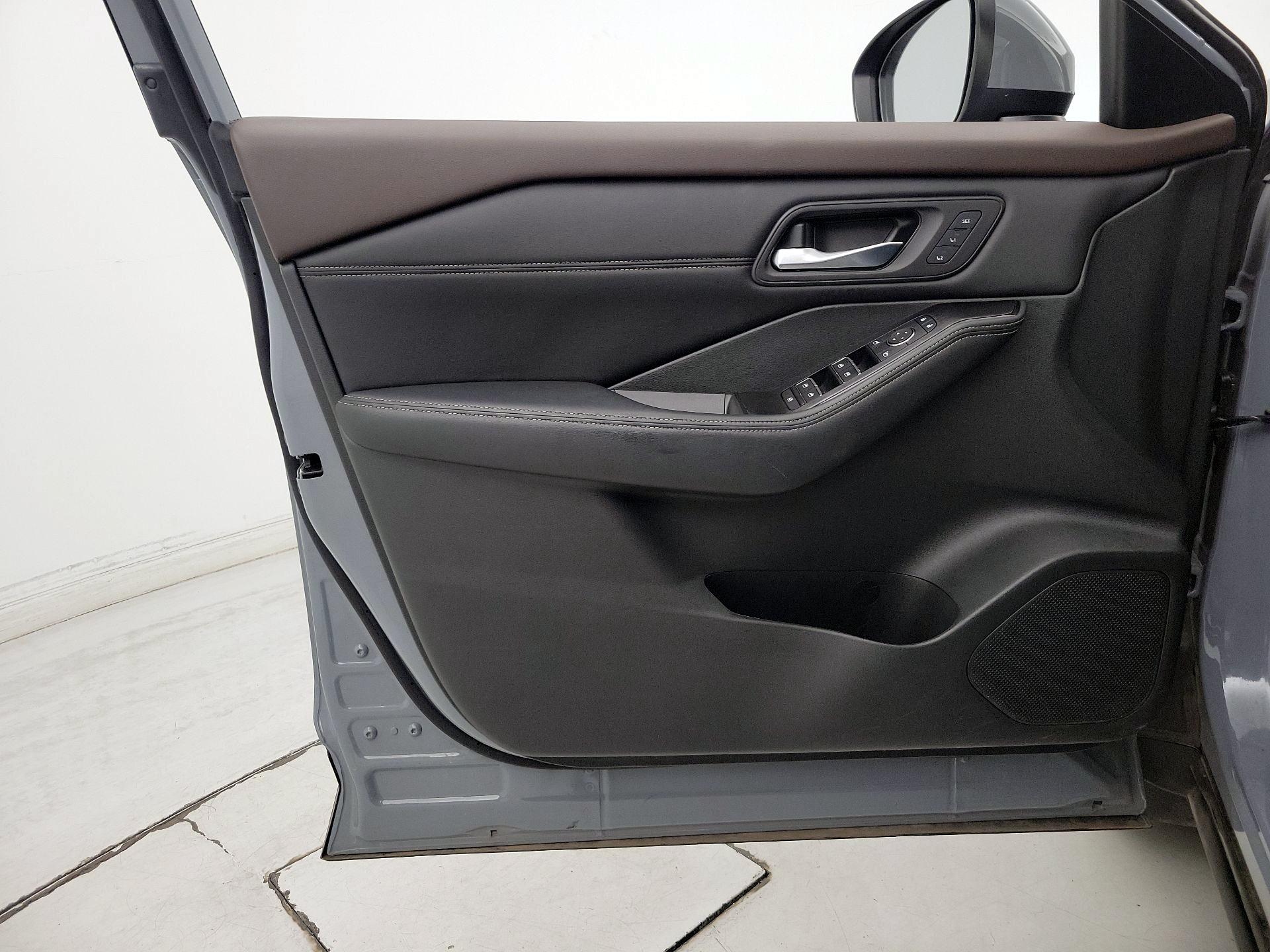 Thumbnail: 2022 Nissan Rogue - 12