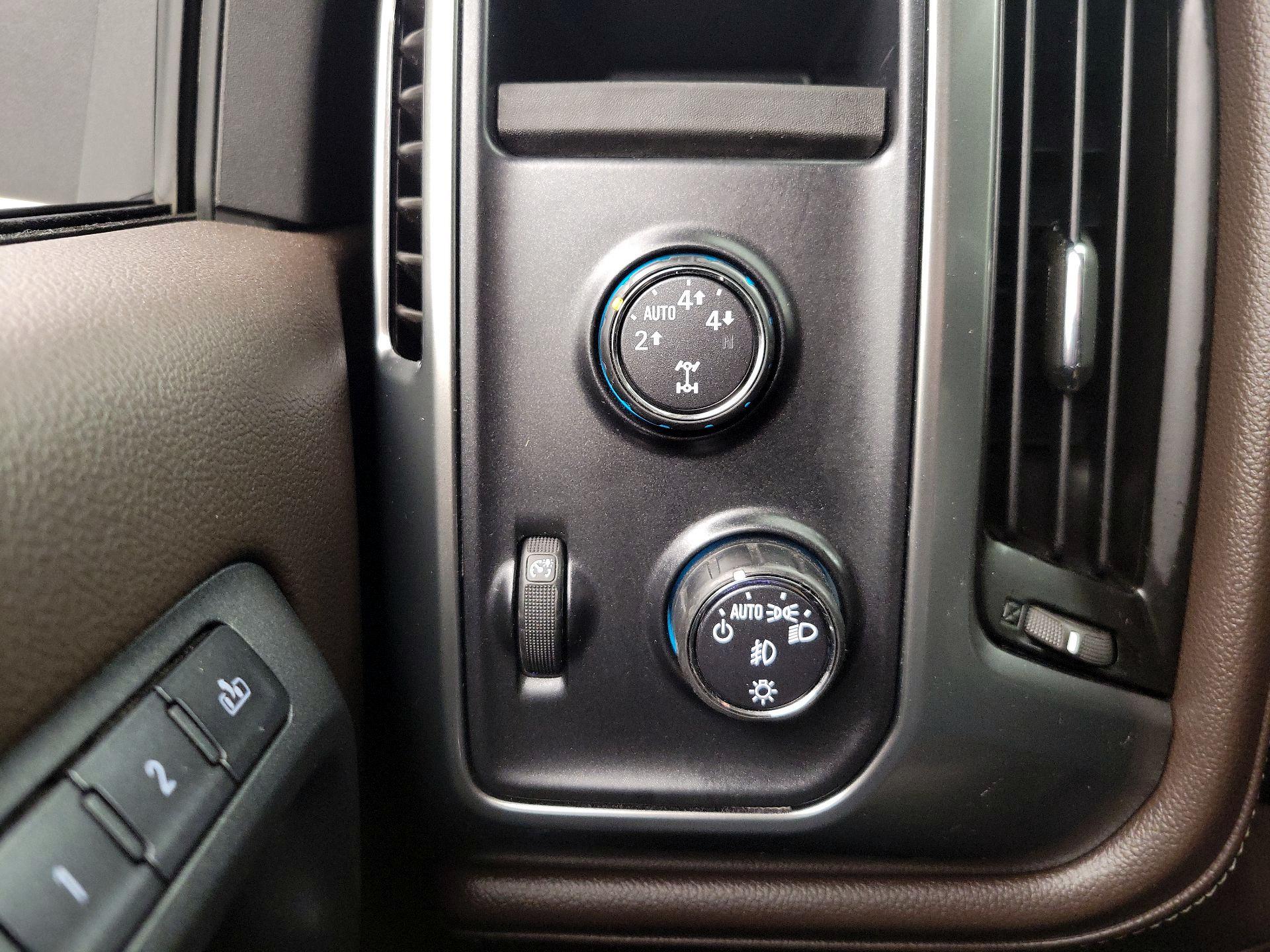 Thumbnail: 2015 Chevrolet Silverado 1500 - 13