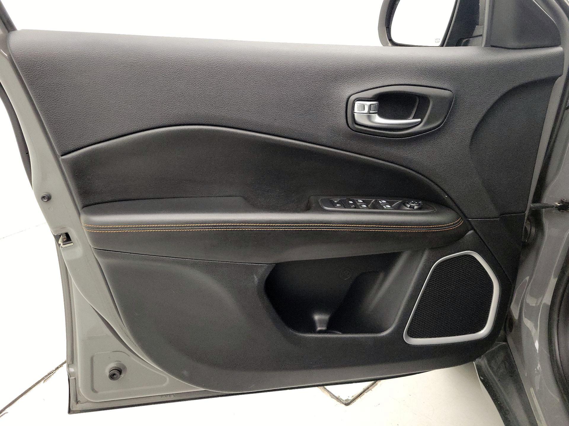 Thumbnail: 2020 Jeep Compass - 12